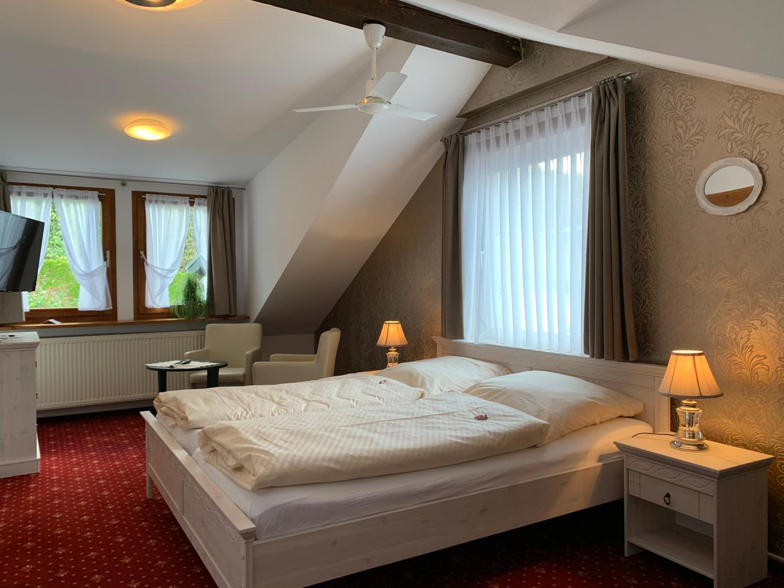 Deluxe Double Room with Shower - Photo 2