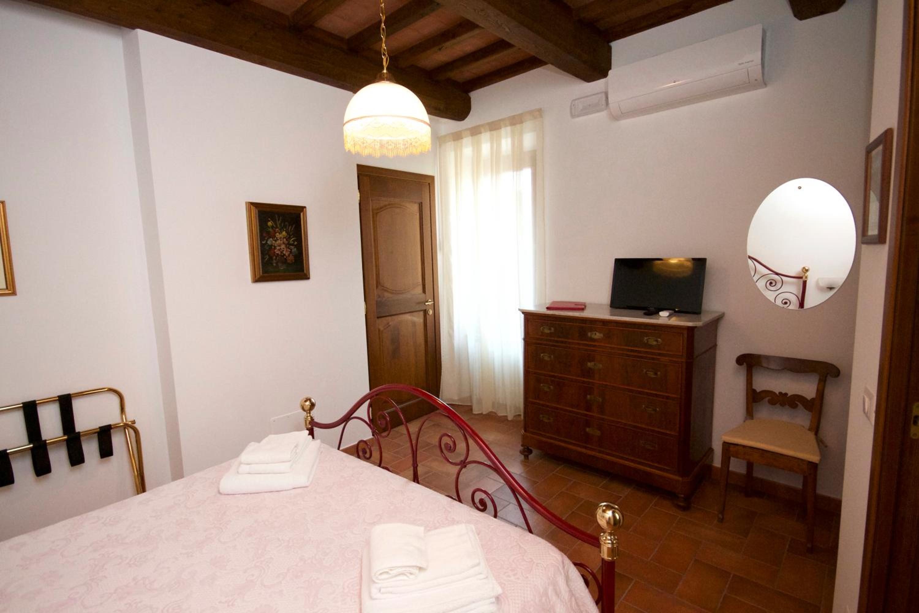 Double Room with Private Bathroom photo 2