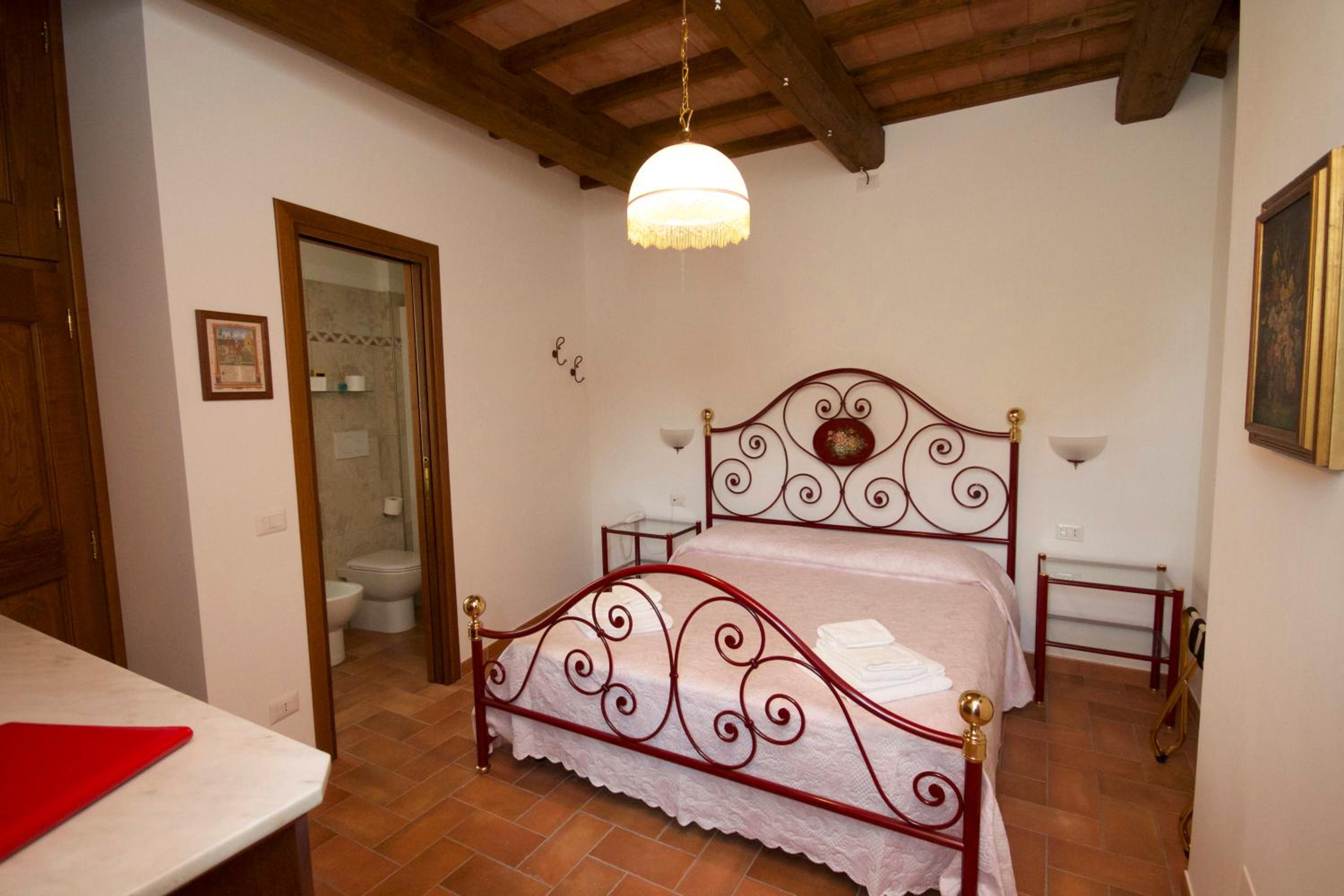 Double Room with Private Bathroom photo 1