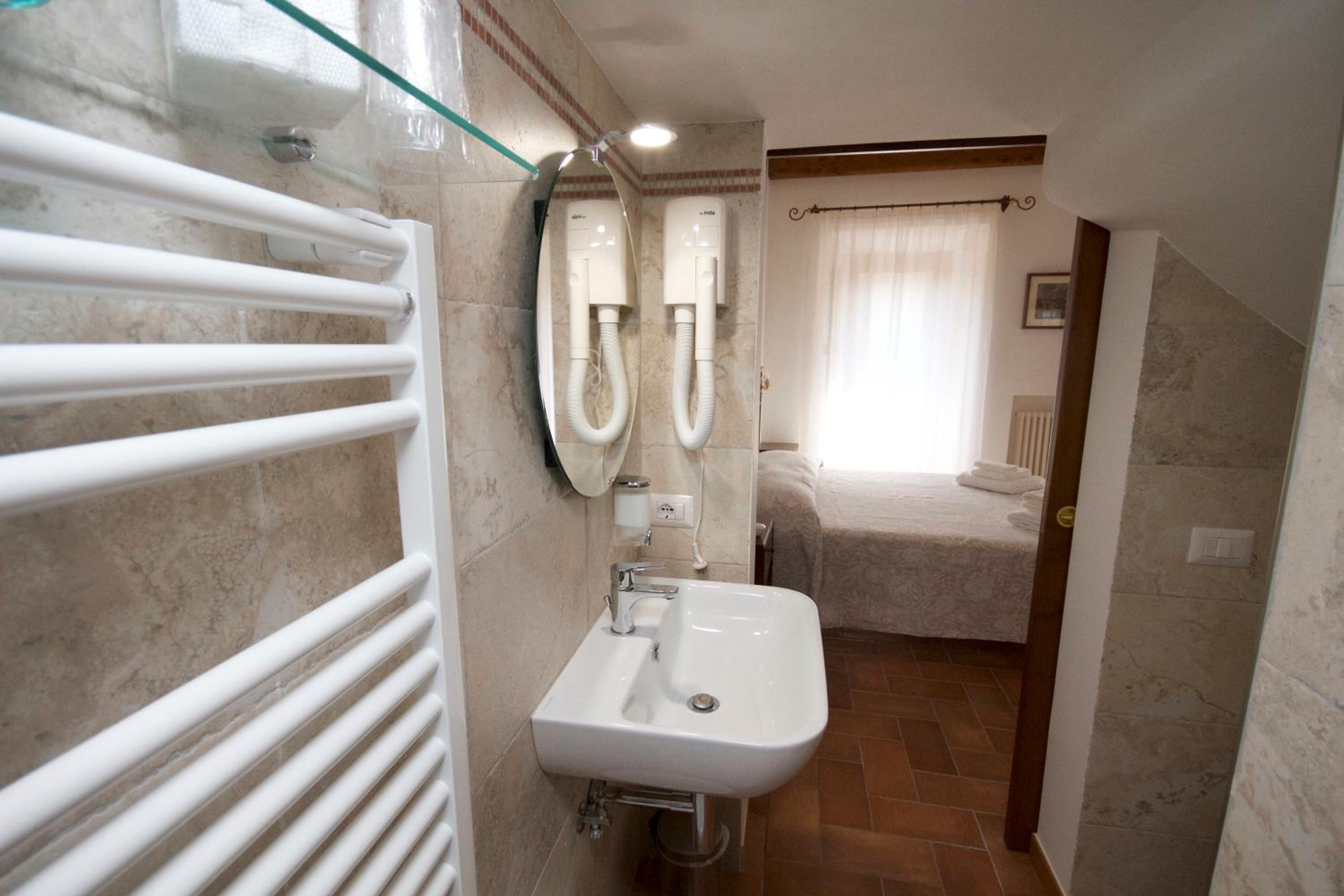 Double Room with Private Bathroom photo 3