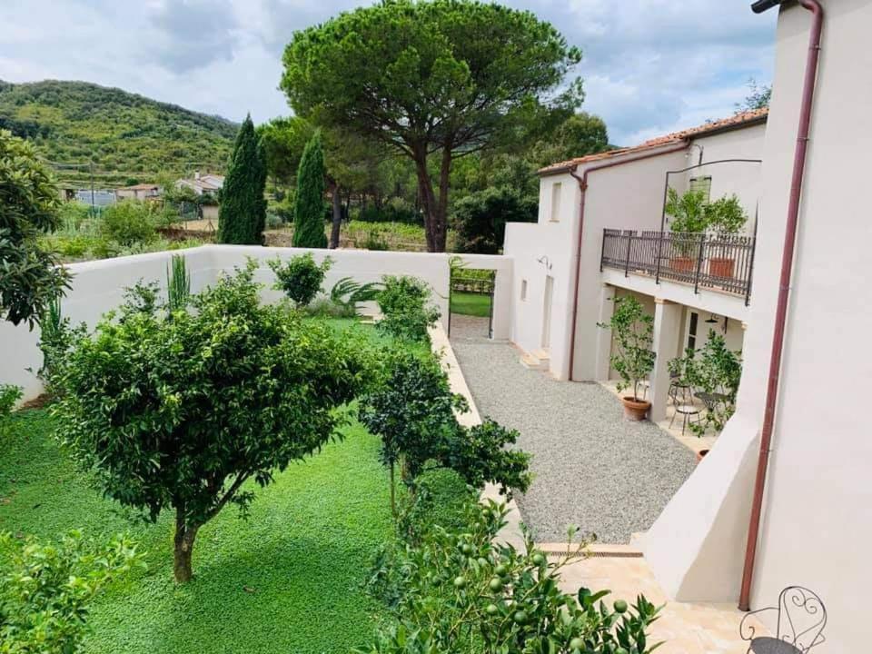 Apartment with Garden View