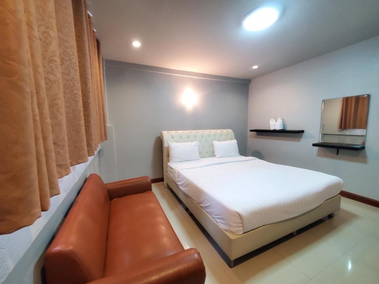 Standard King Room photo 2