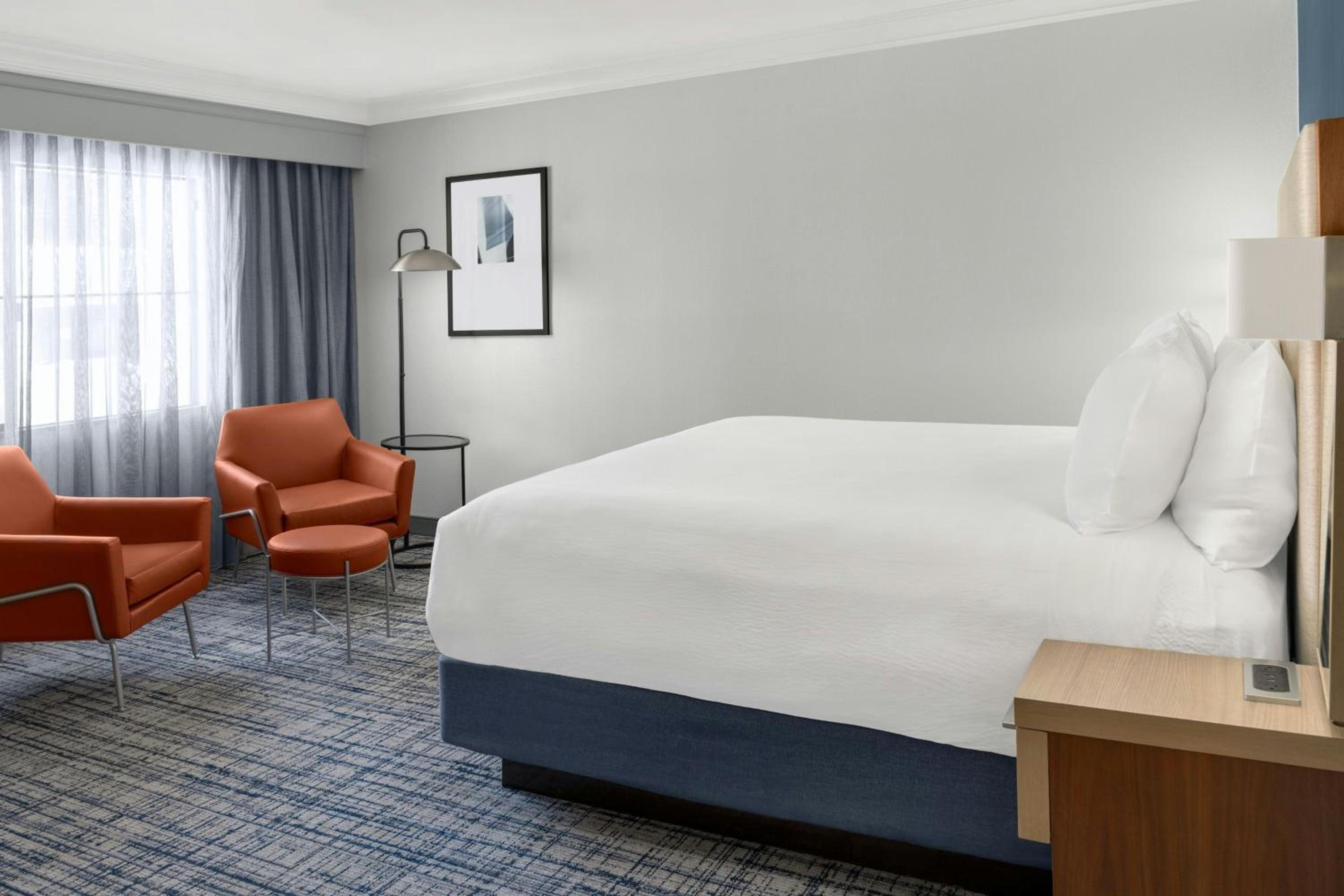 One-Bedroom King Suite with Roll-In Shower and Sofa Bed - Mobility Access/Hearing Accessible