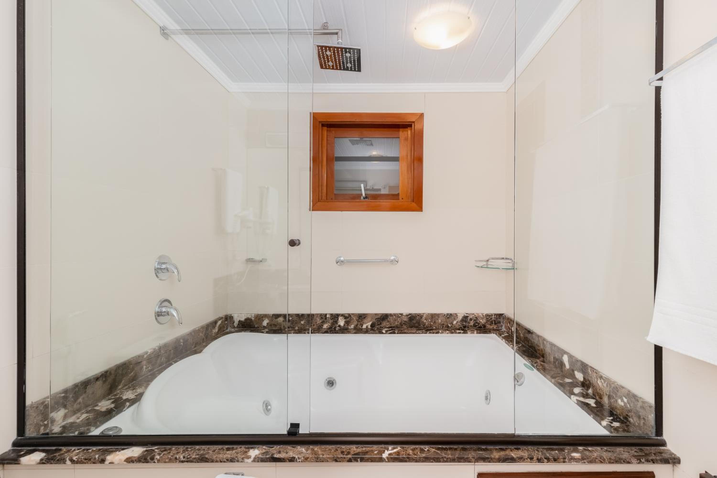Premier Suite with Spa Bath photo 3