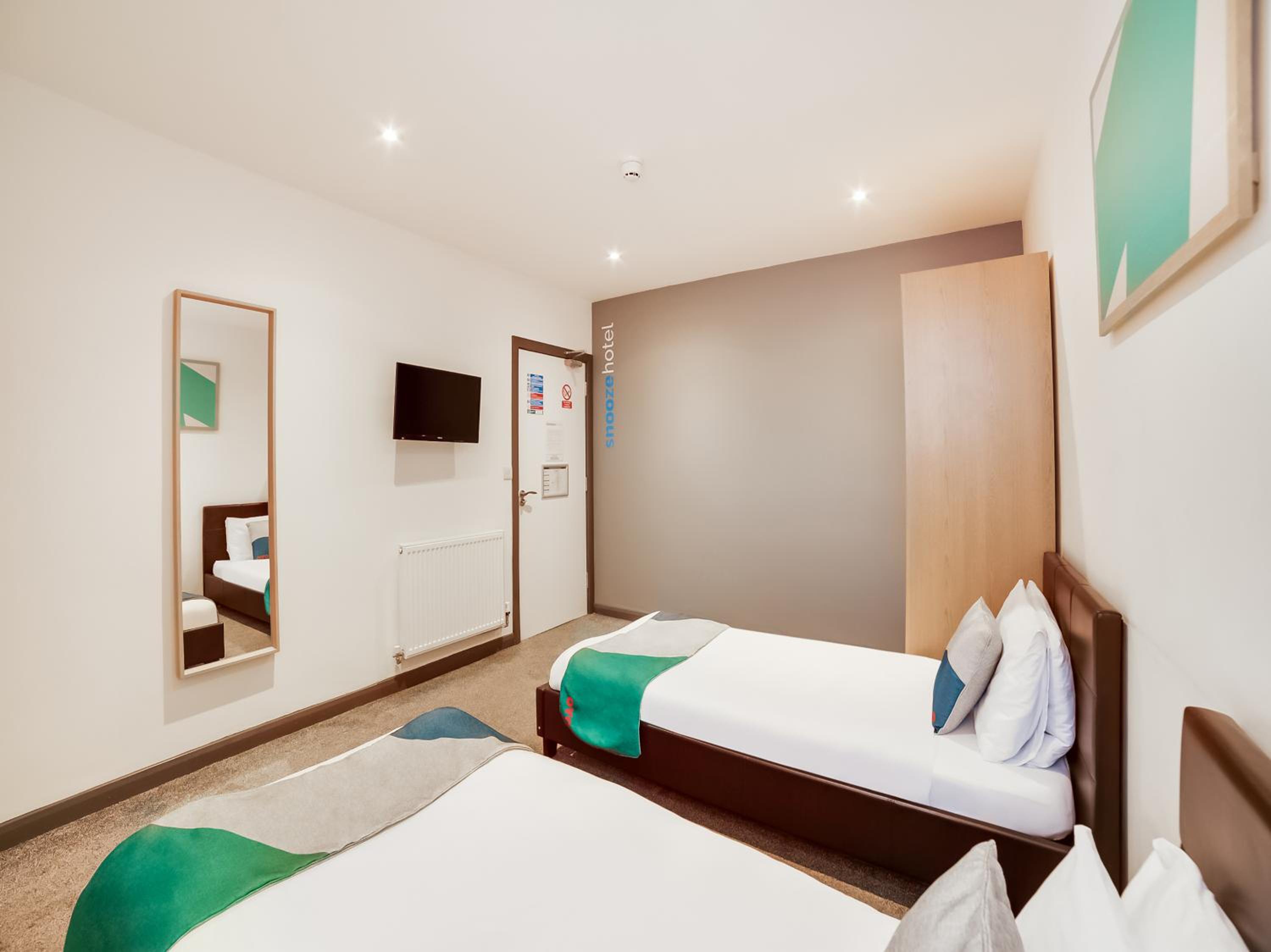 Twin Room with Private Bathroom photo 3