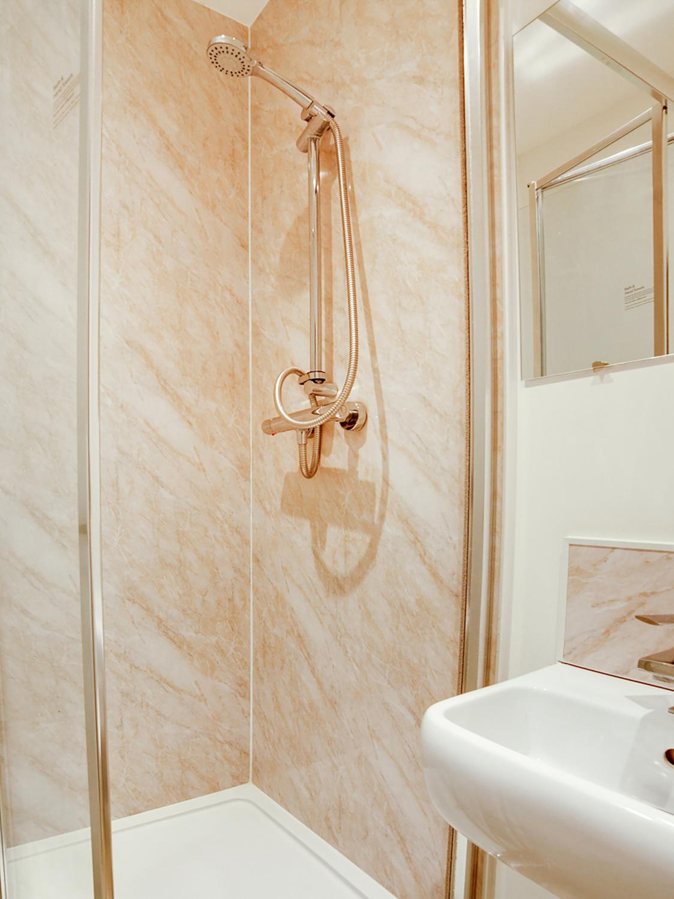 Twin Room with Shared Bathroom photo 3