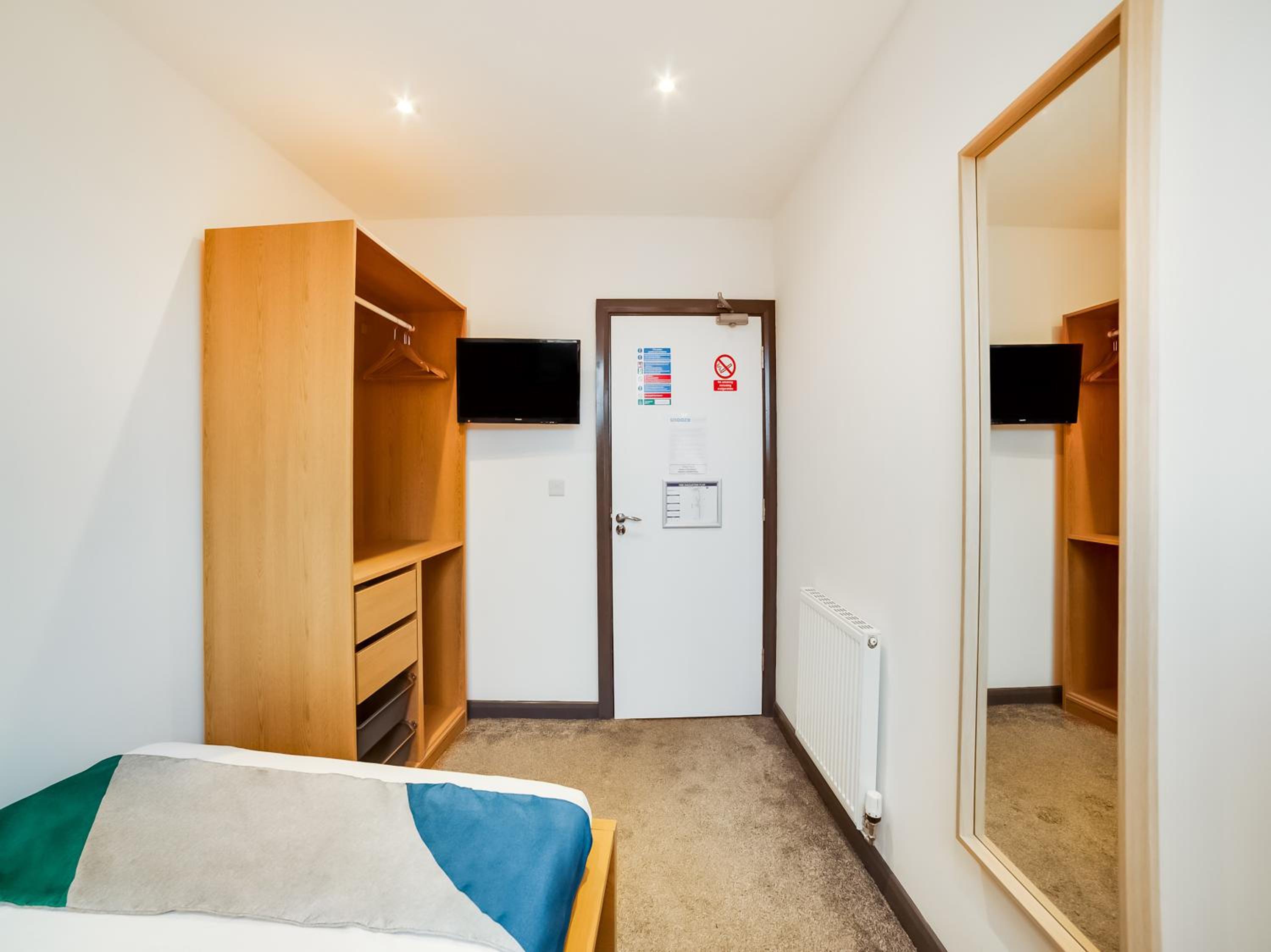 Double Room with Shared Bathroom photo 3
