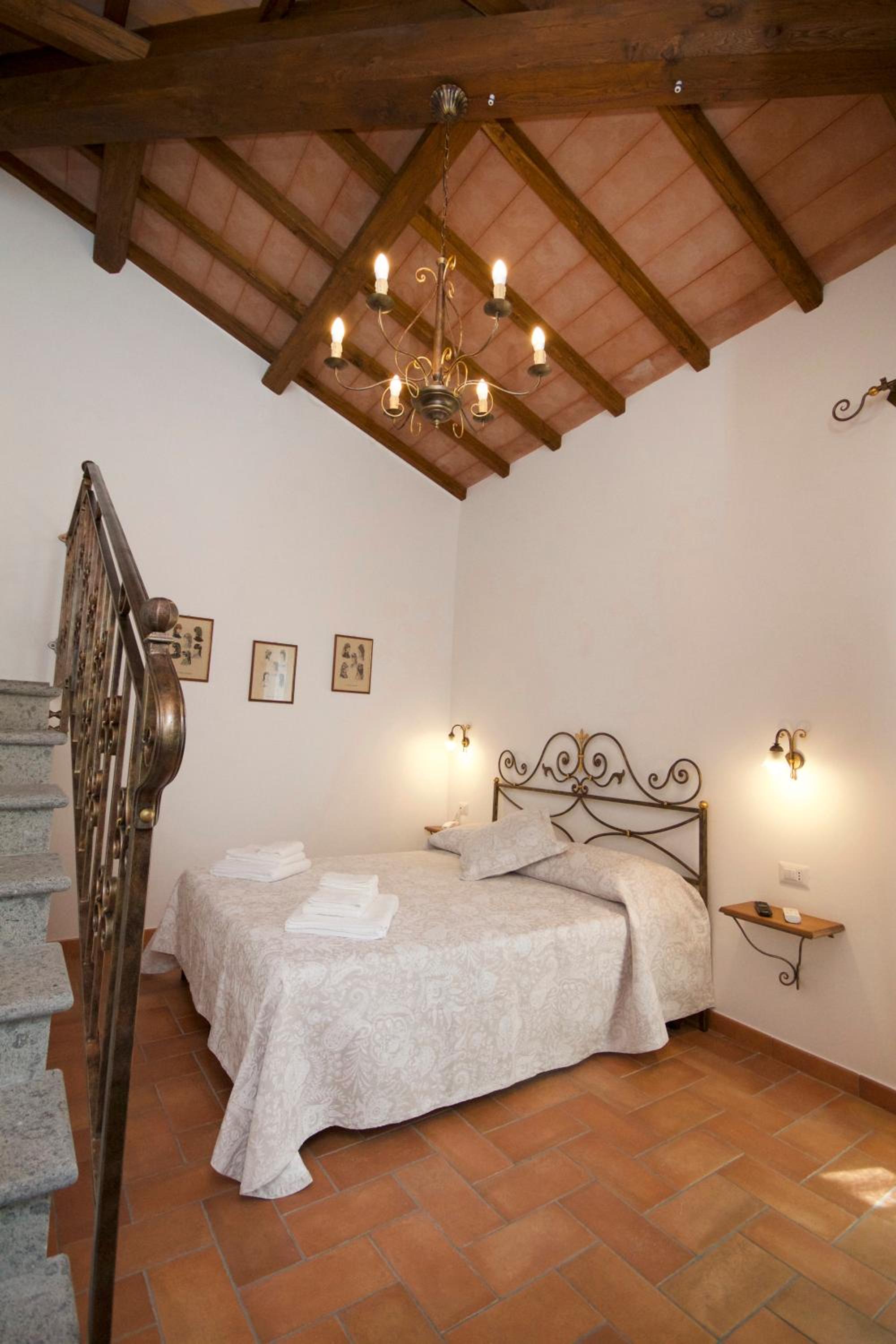Double Room with Private Bathroom - Photo 3
