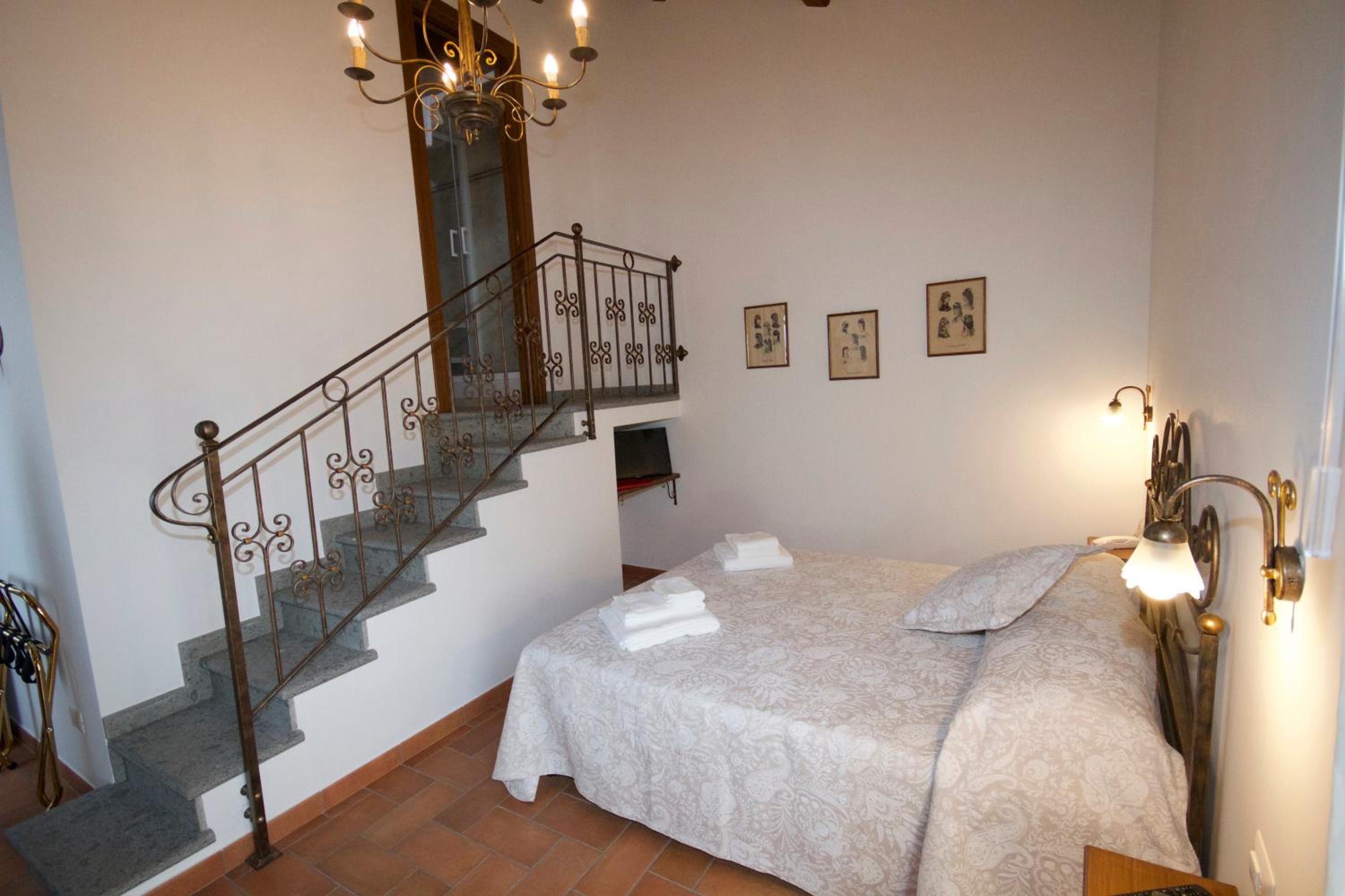 Double Room with Private Bathroom - Photo 1