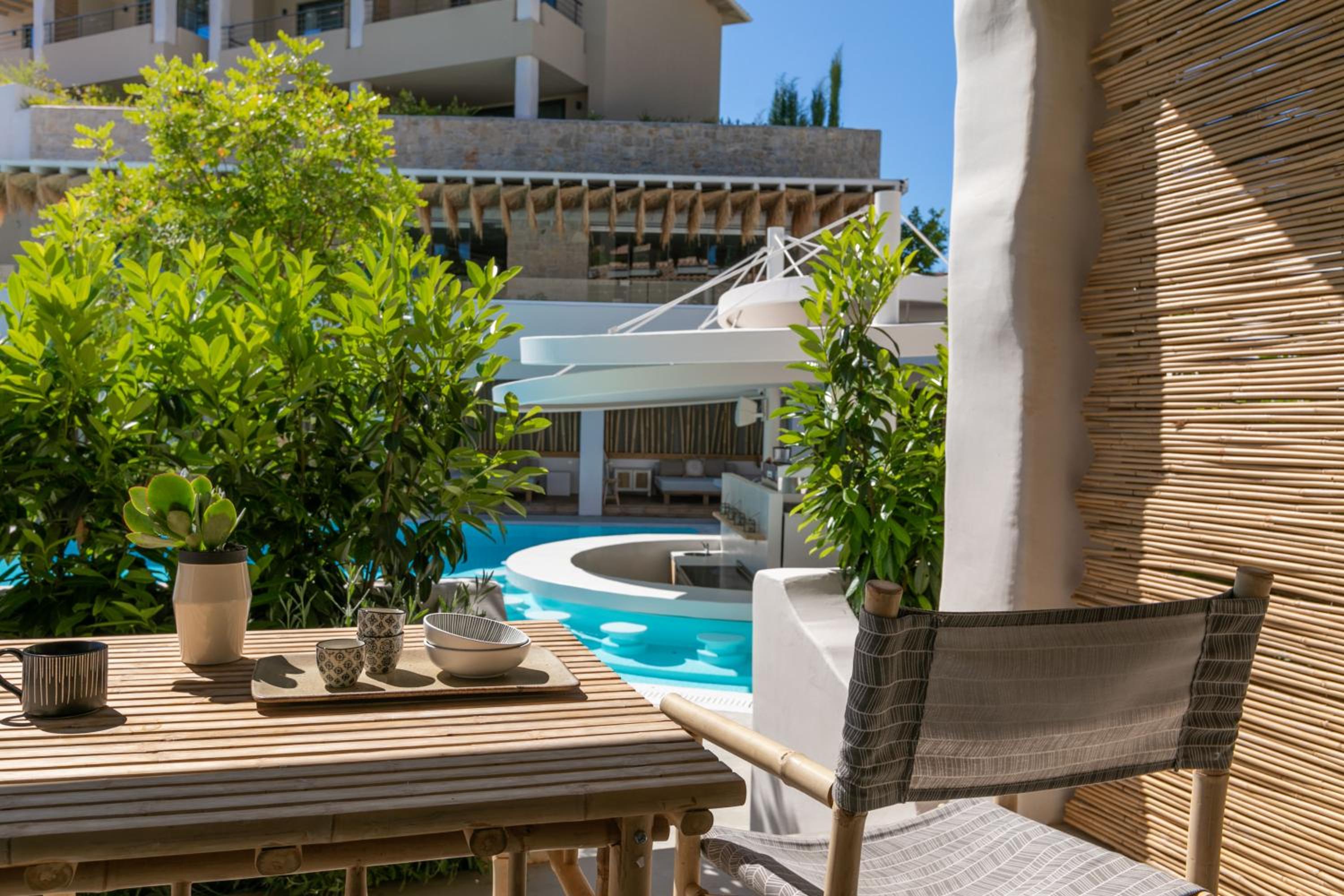 Suite with Pool View - Photo 5