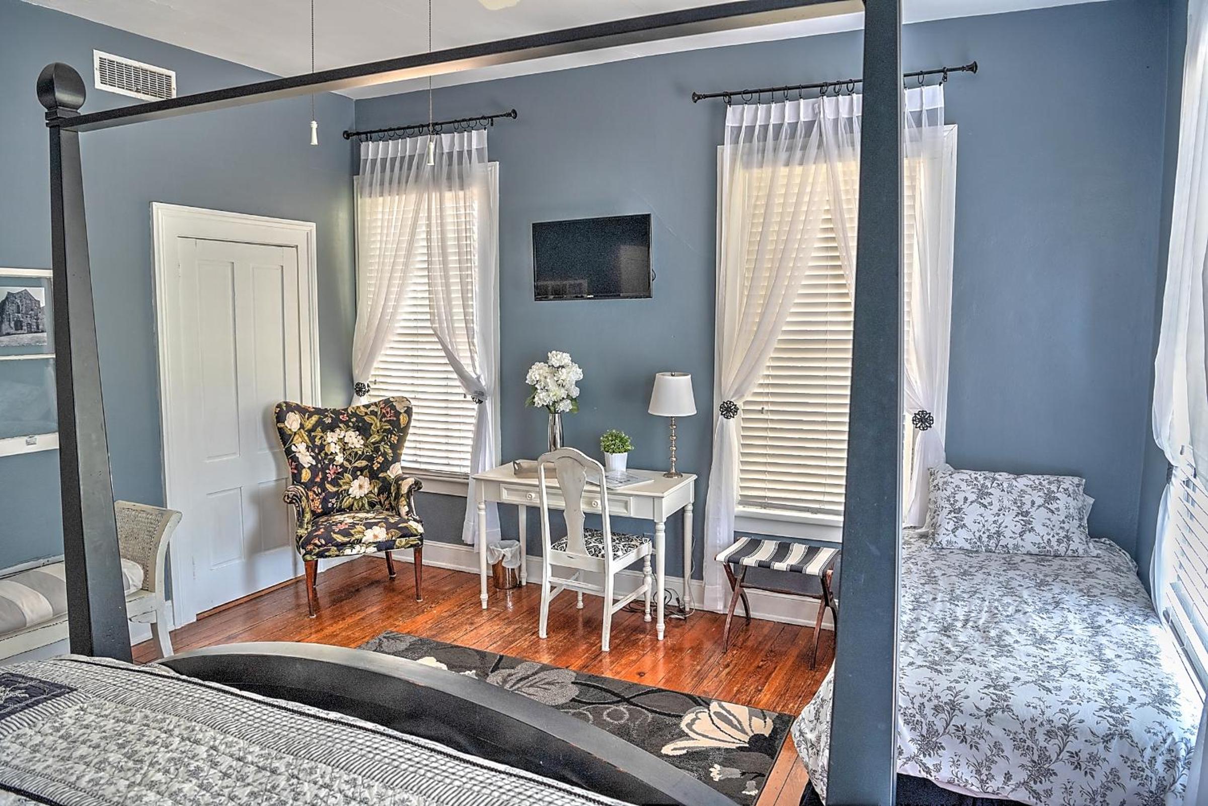 King Room with Garden View photo 3
