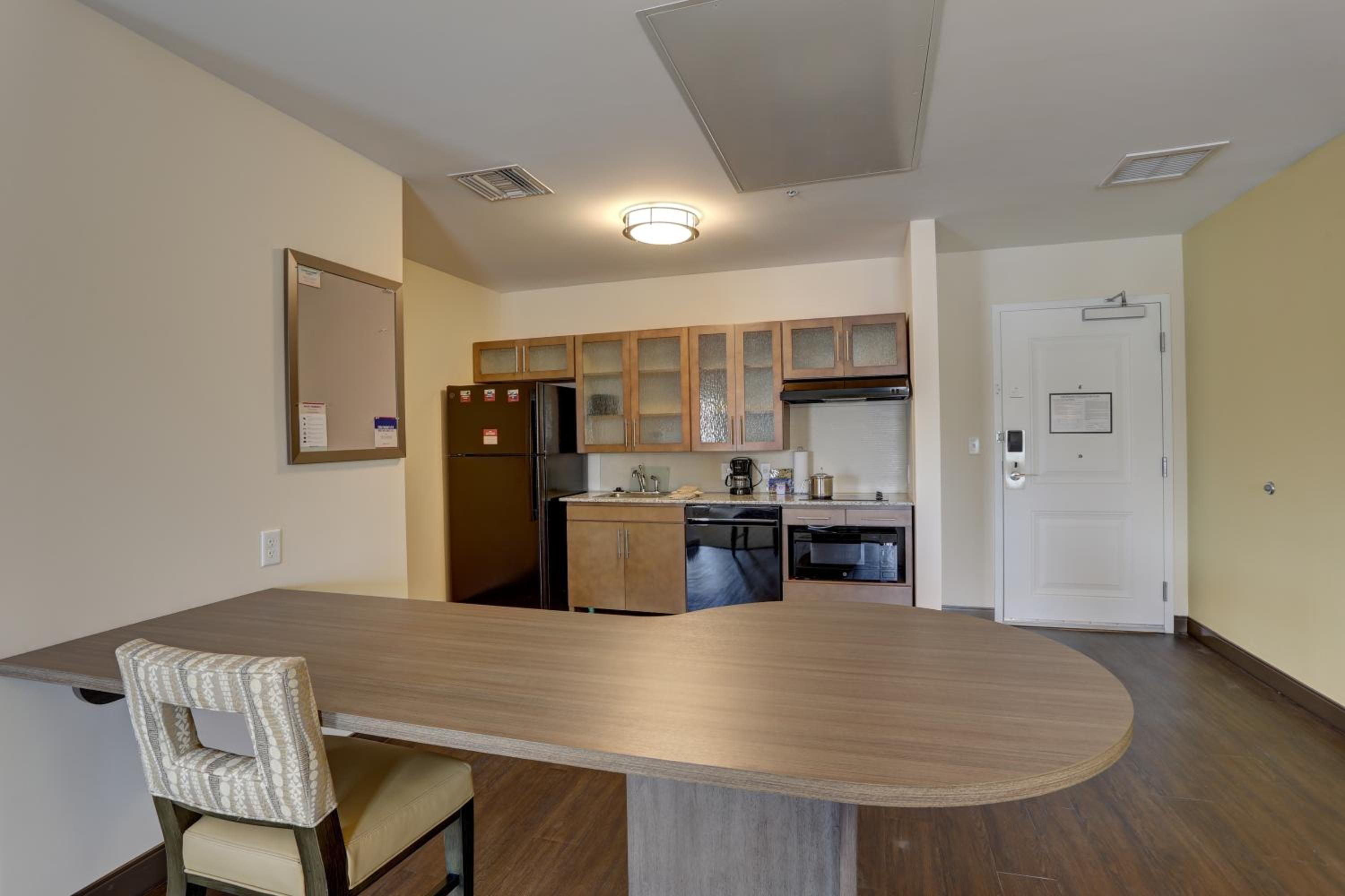 One-Bedroom King Suite - Photo 4