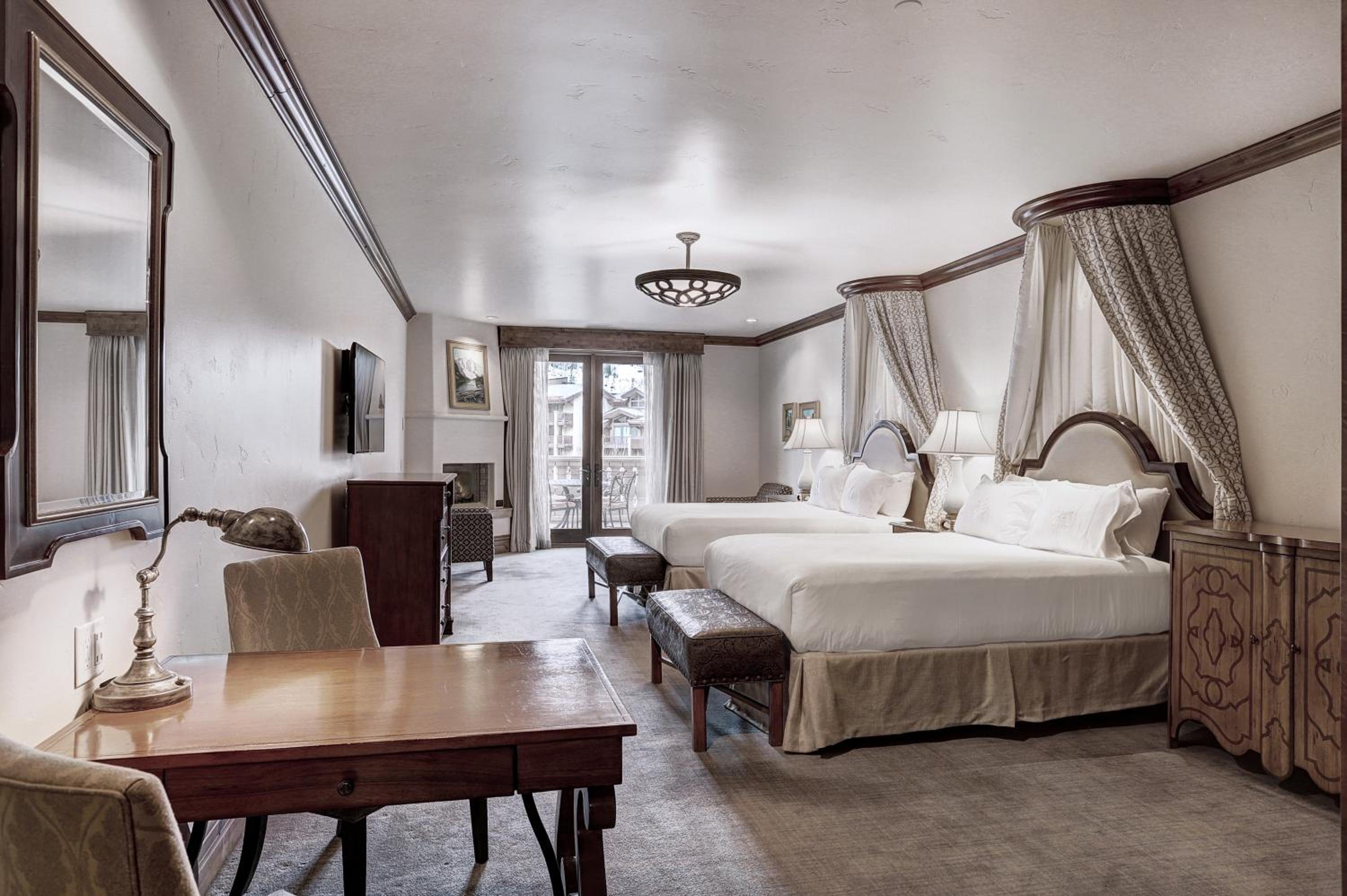 Deluxe Queen Room with Two Queen Beds - Photo 4