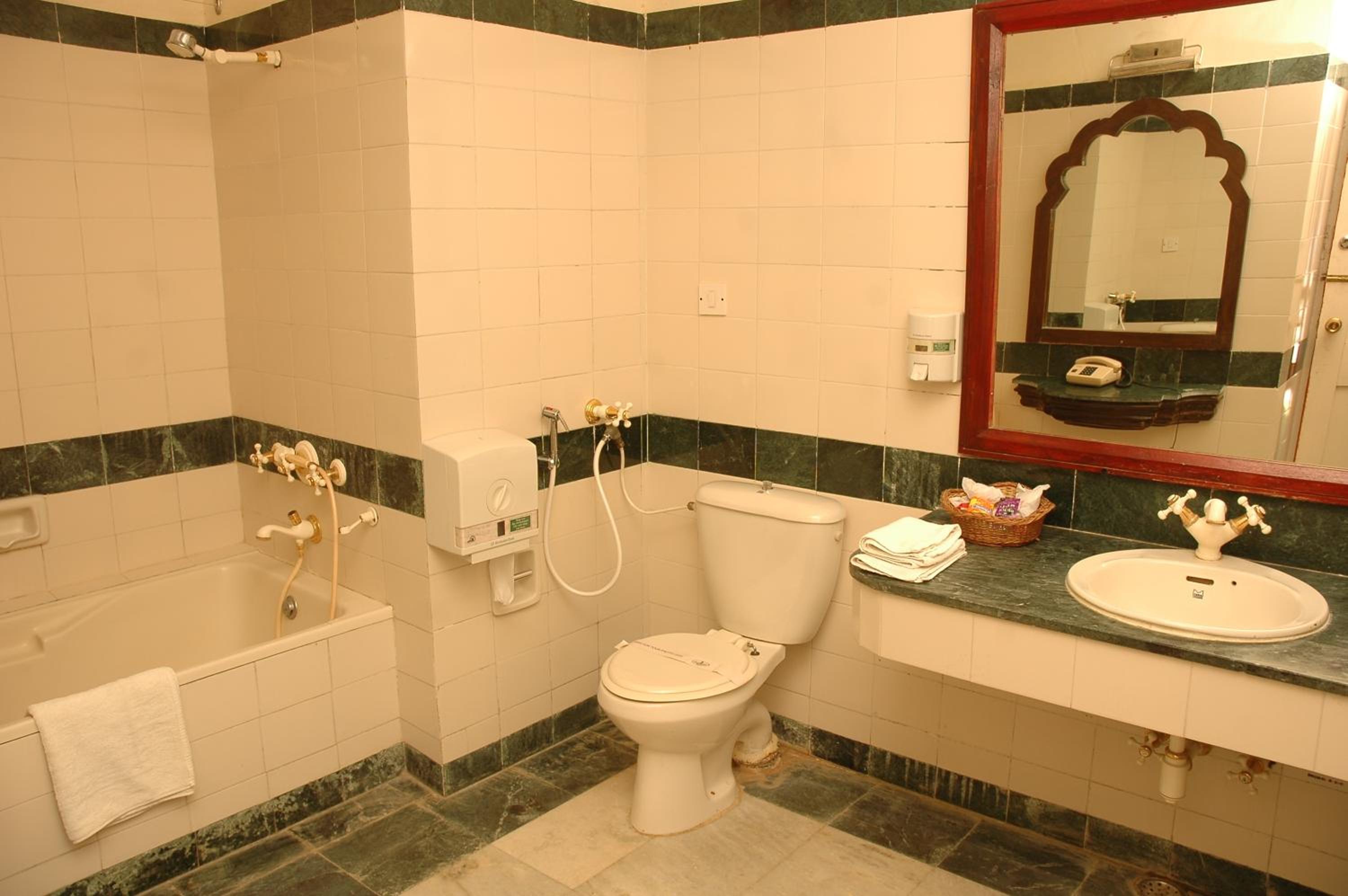 Heritage Suite with Lake View photo 2