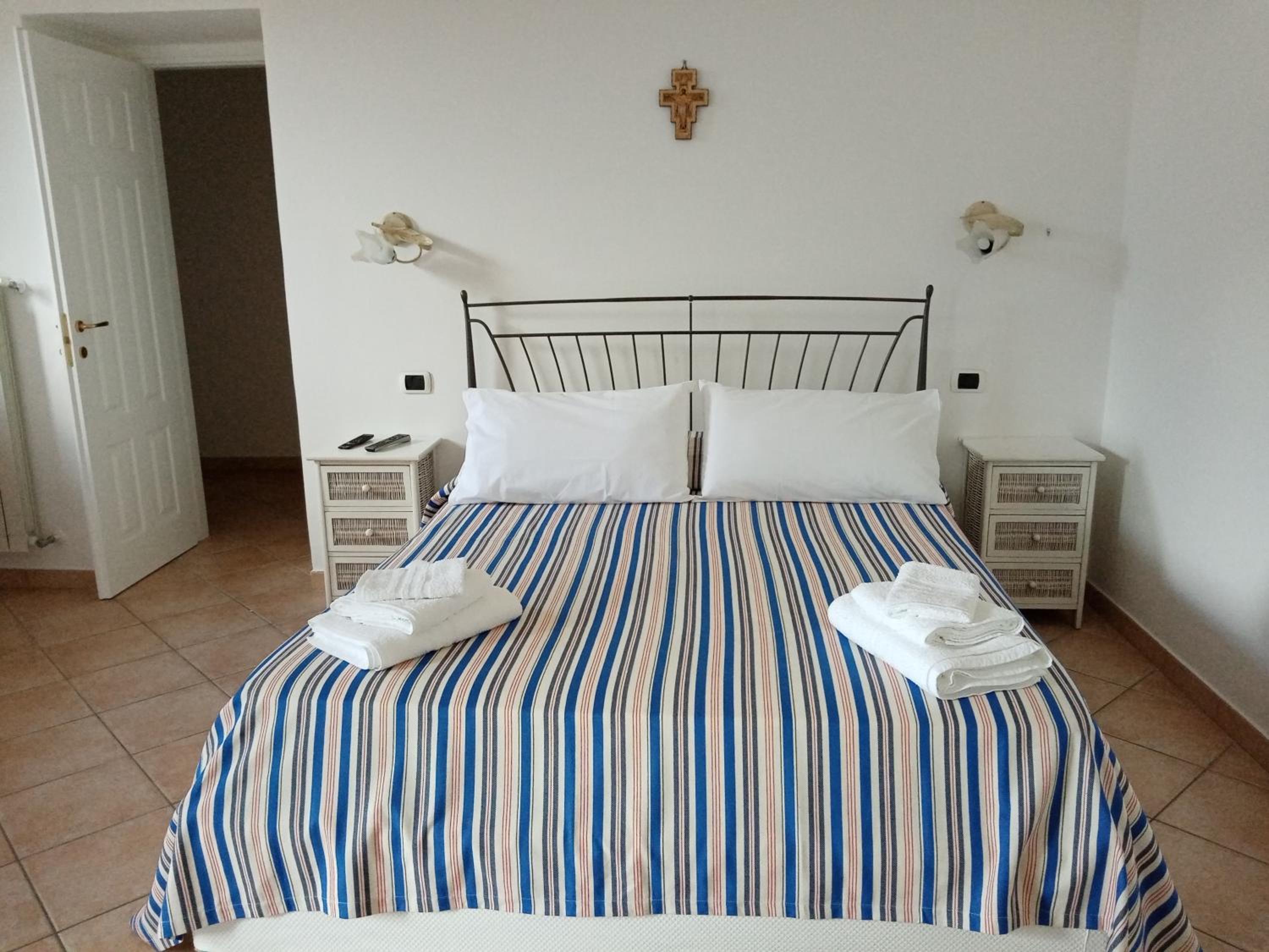 Double Room - Photo 9
