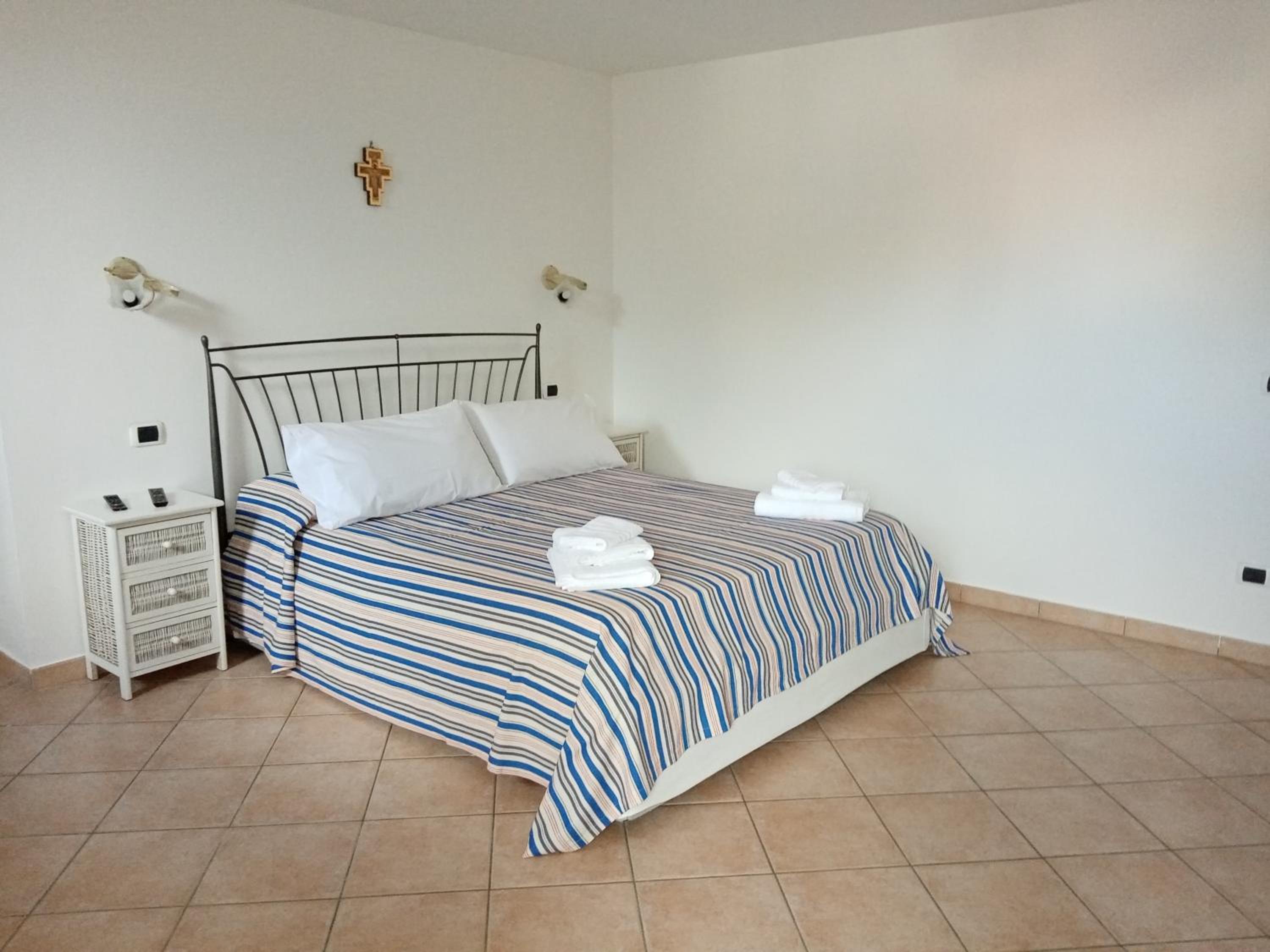 Double Room - Photo 5