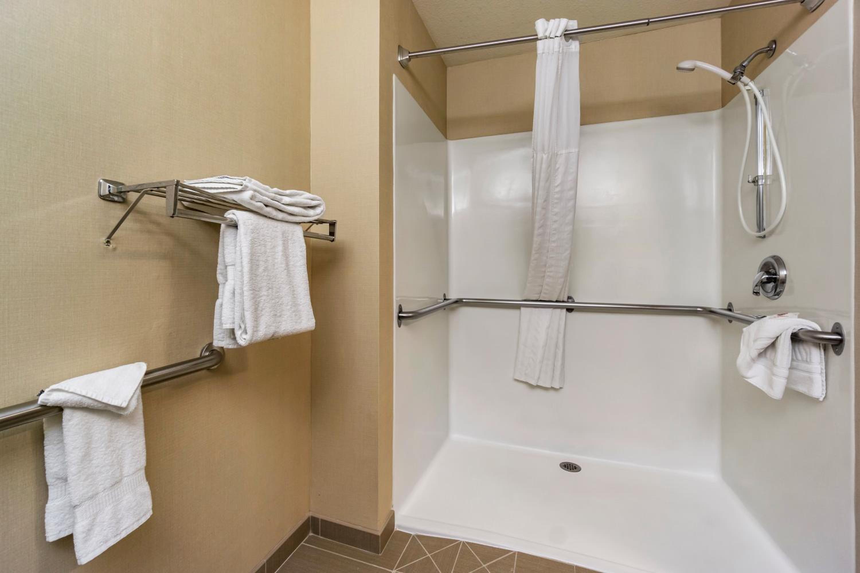 Queen Room - Accessible/Non-Smoking - Photo 4