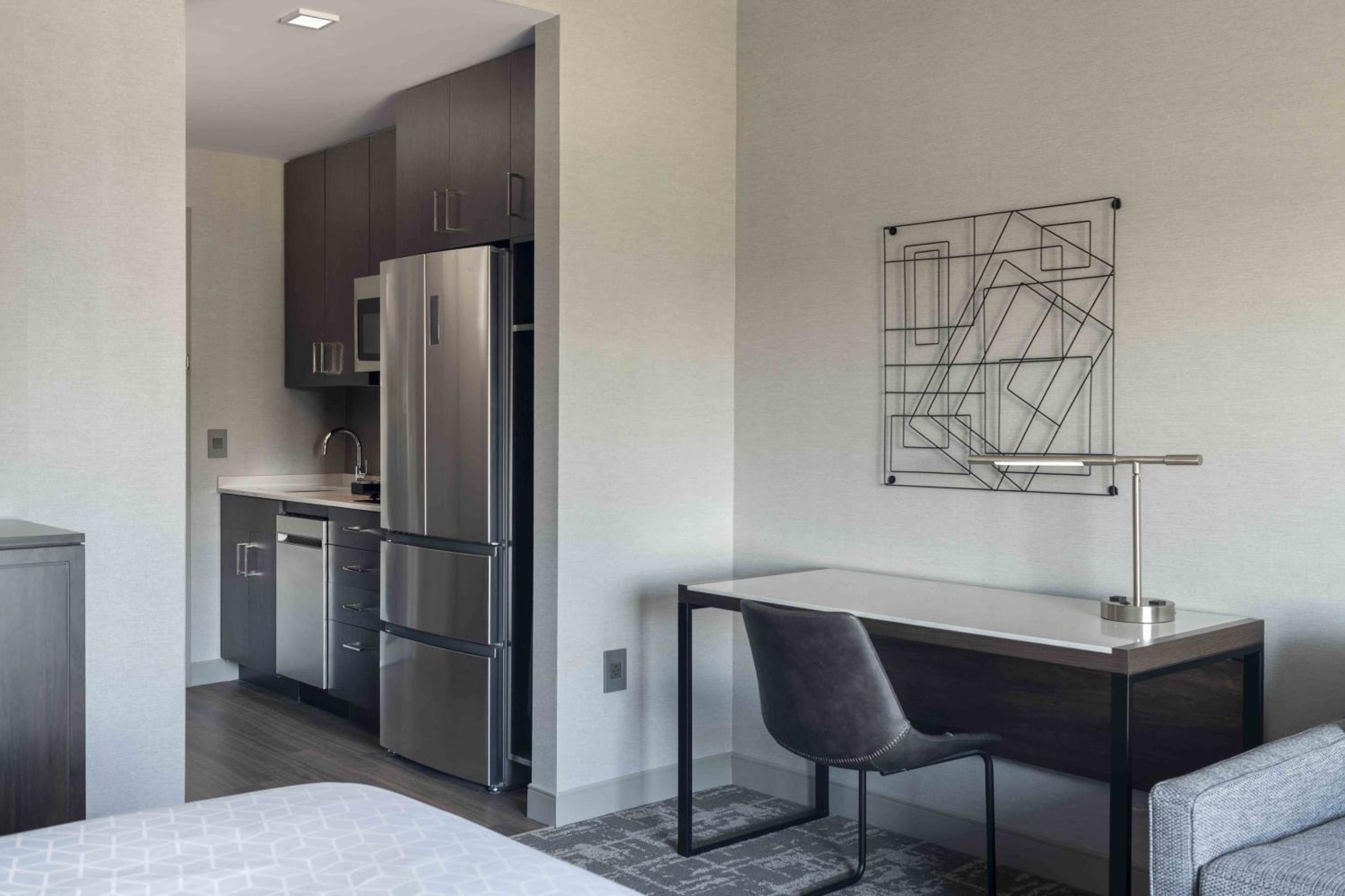 Studio Suite - Photo 1