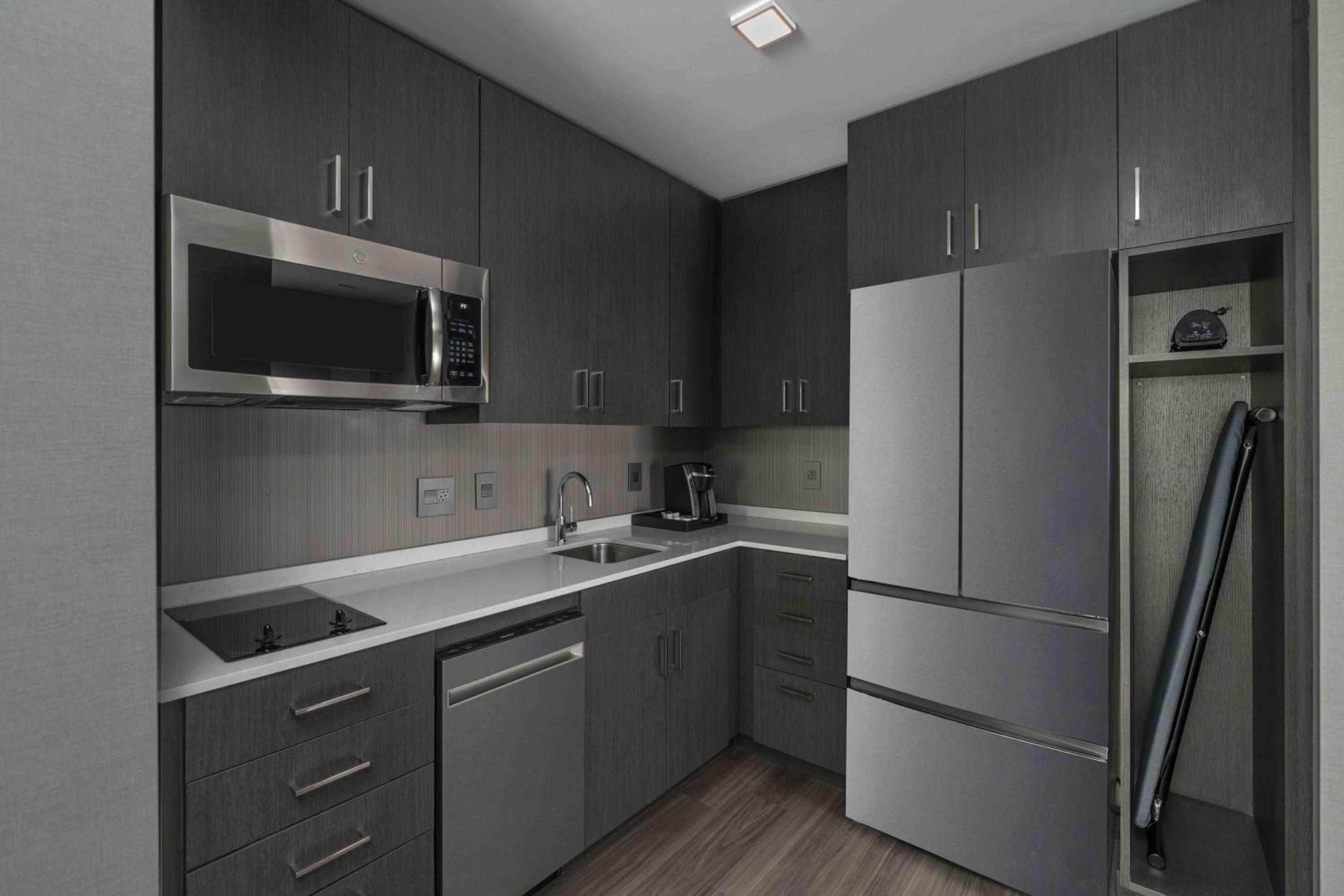 King Studio Suite - Hearing Accessible/Non-Smoking - Photo 3