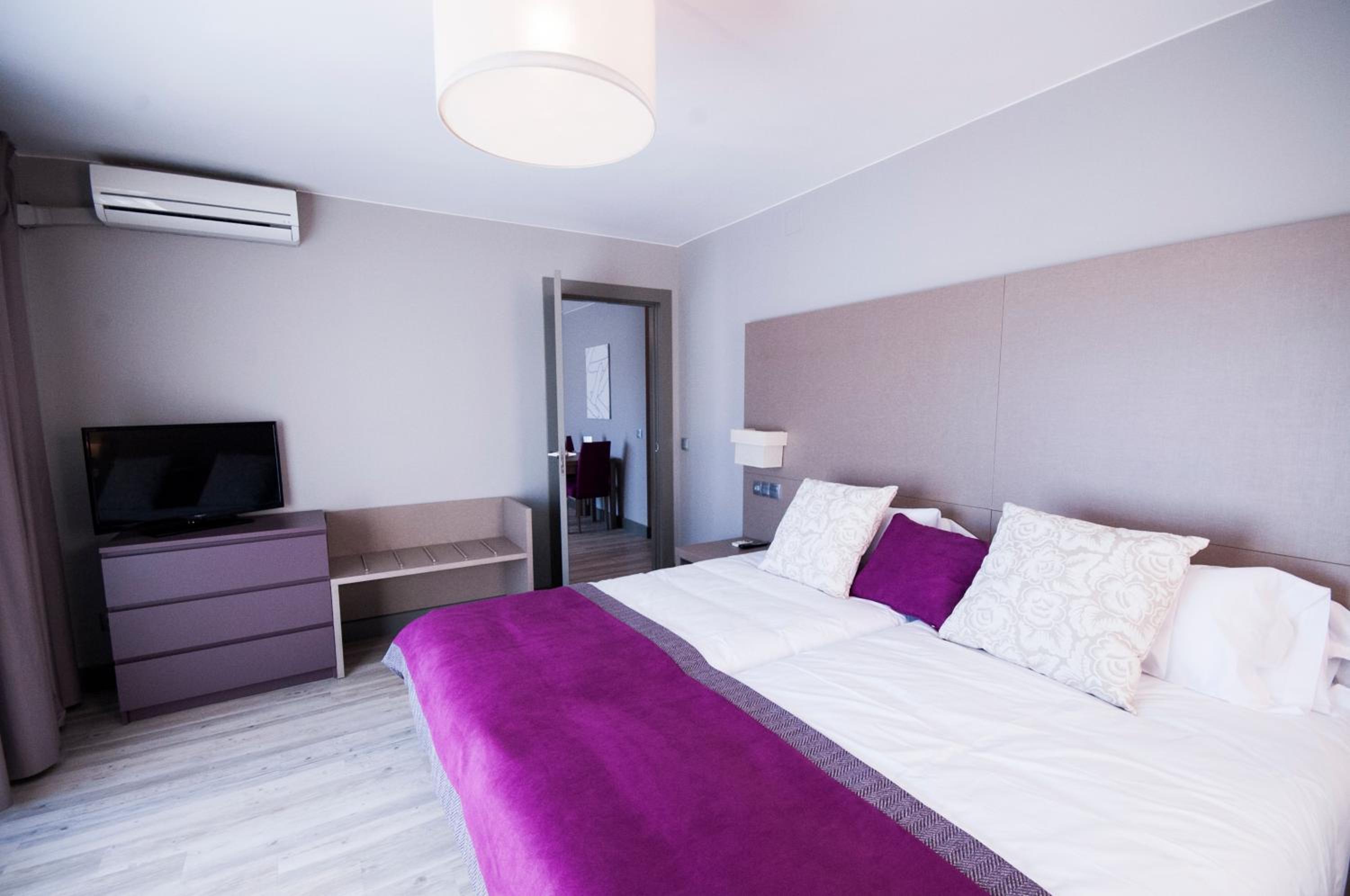 Superior One-Bedroom Apartment - Photo 1
