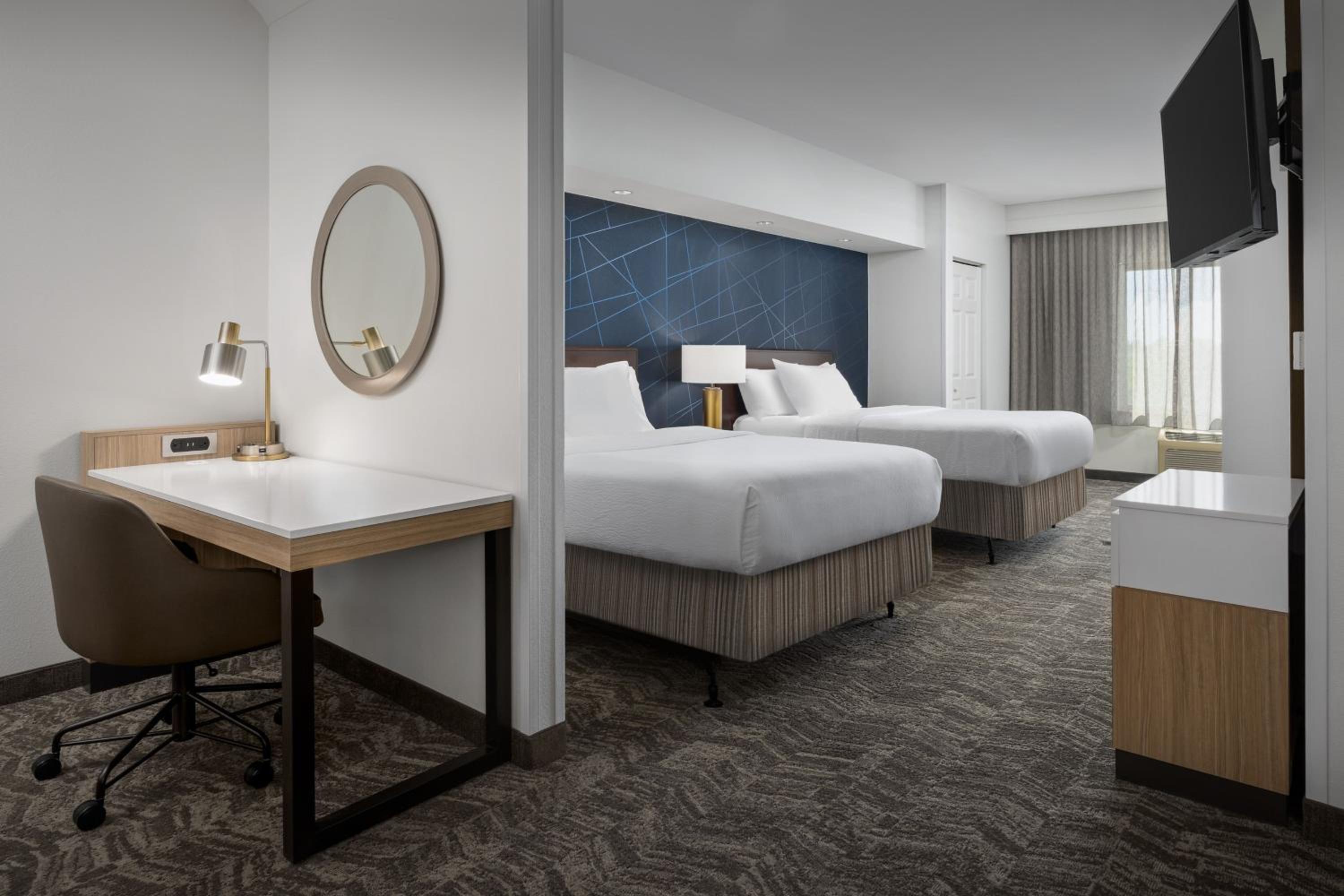 Double Suite with Two Double Beds, Bathtub and Trundle Sofa - Mobility Access/Hearing Accessible