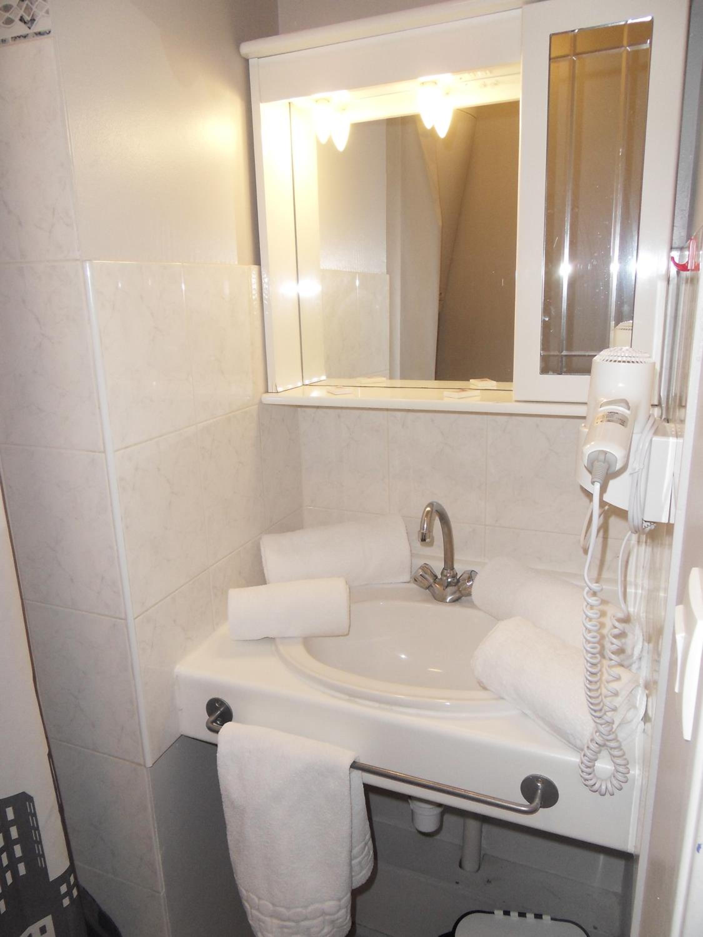 One-Bedroom Apartment - Photo 11