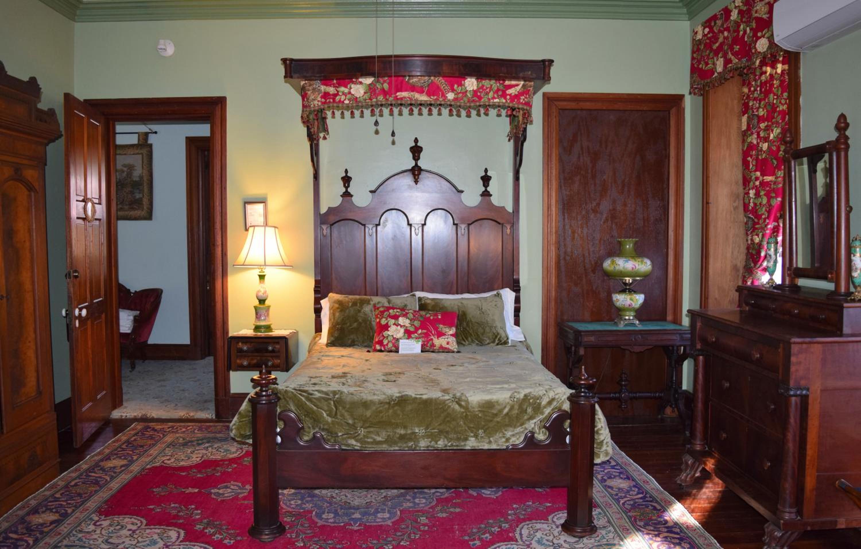 Deluxe Queen Room