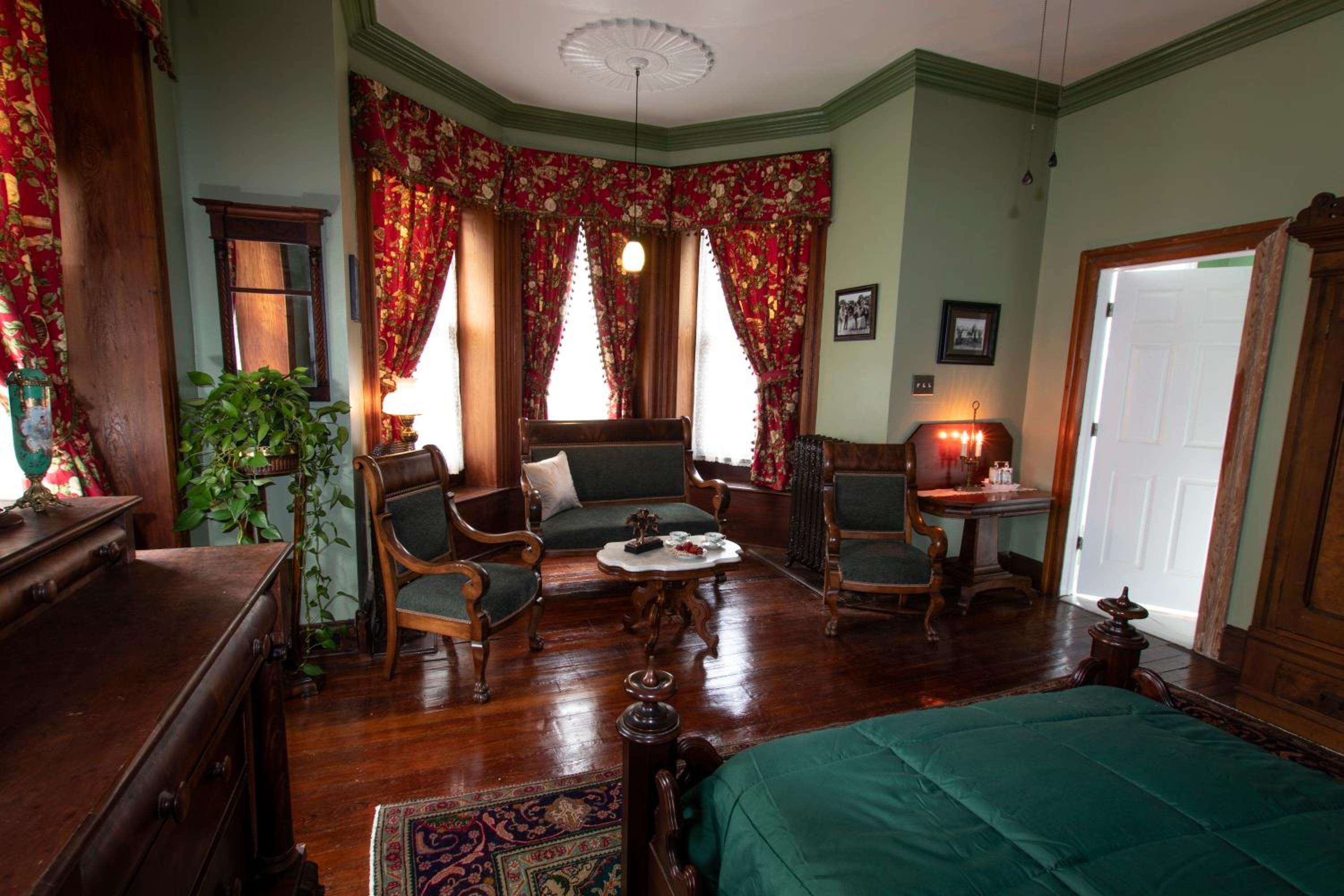 Deluxe Queen Room photo 2