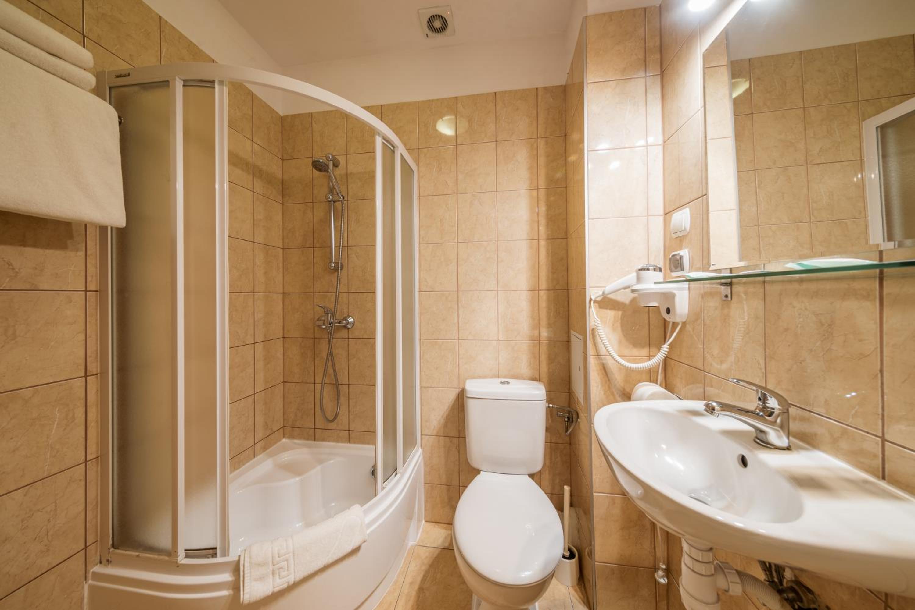 Standard Twin Room - Photo 6