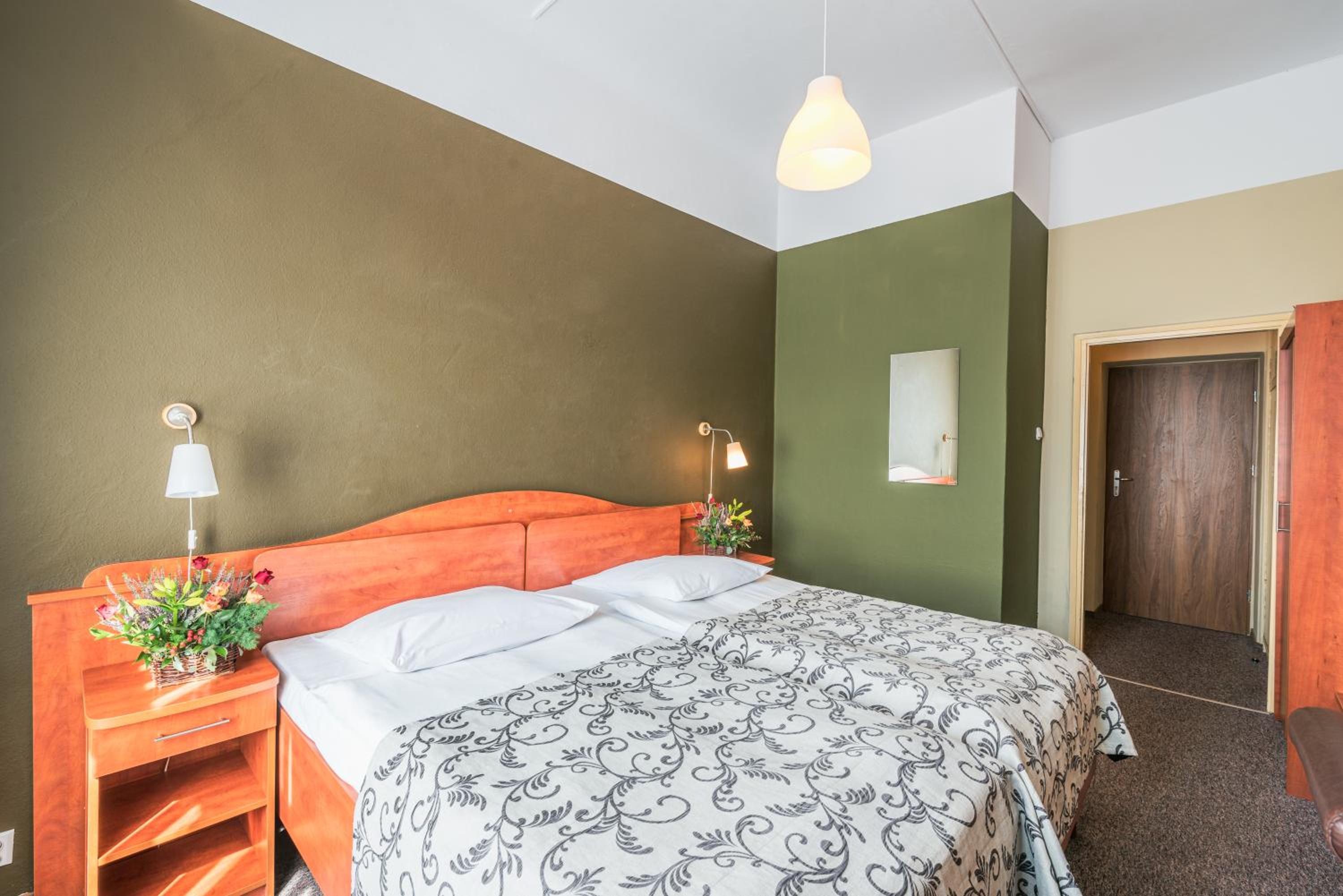 Standard Twin Room - Photo 4