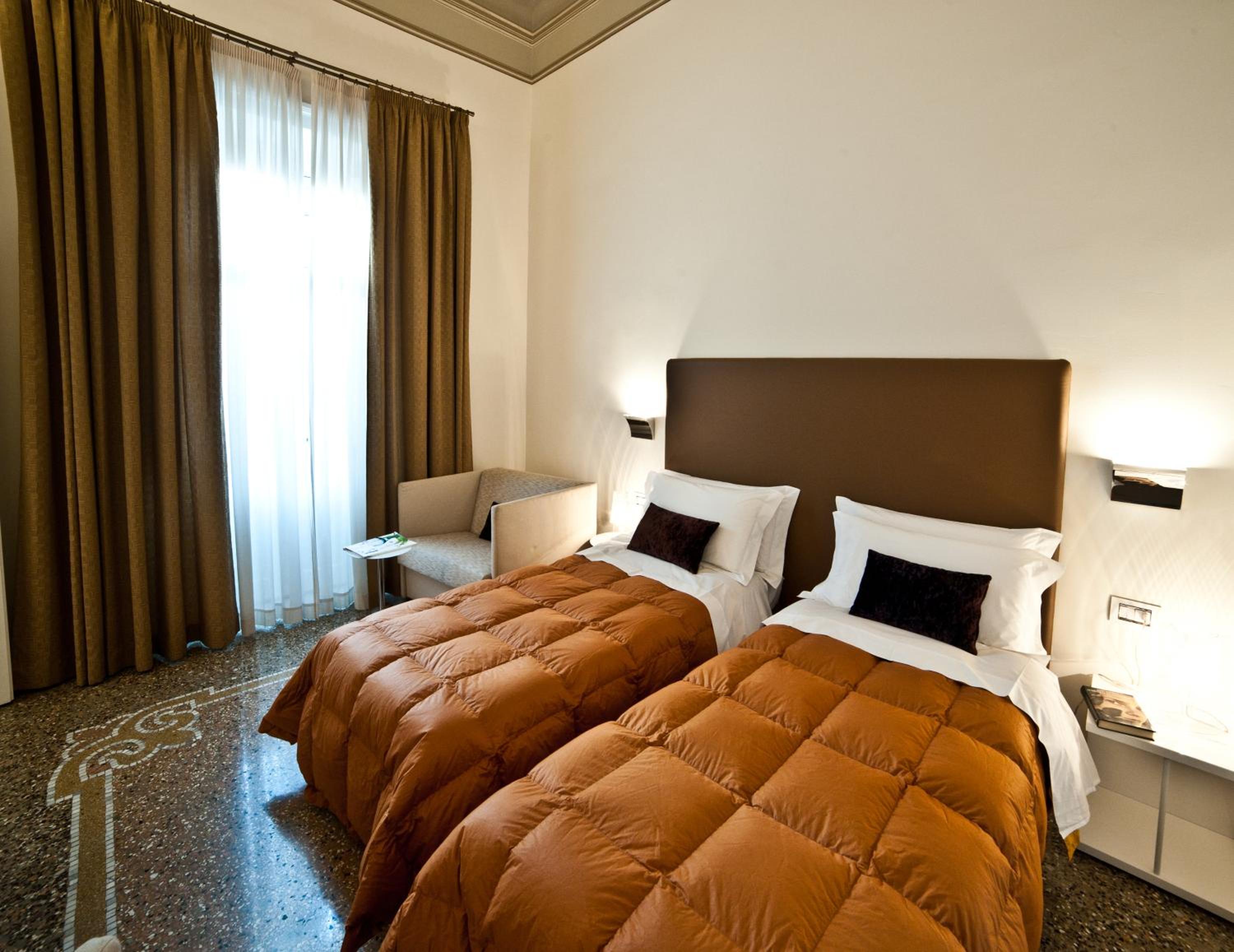 Luxury Double or Twin Room - Photo 25