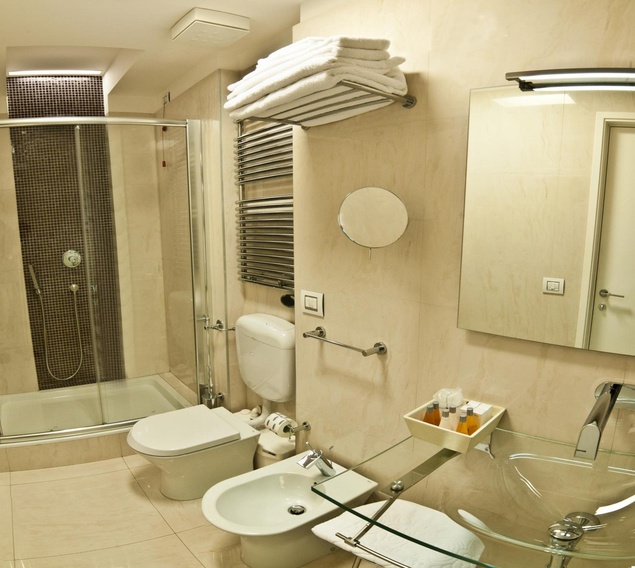 Deluxe Double or Twin Room - Photo 4