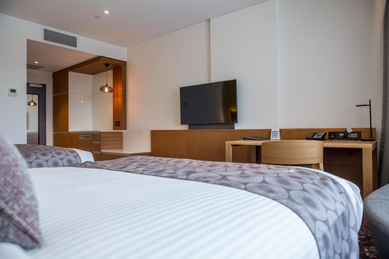 Standard Room with 2 Queen Beds - Photo 9