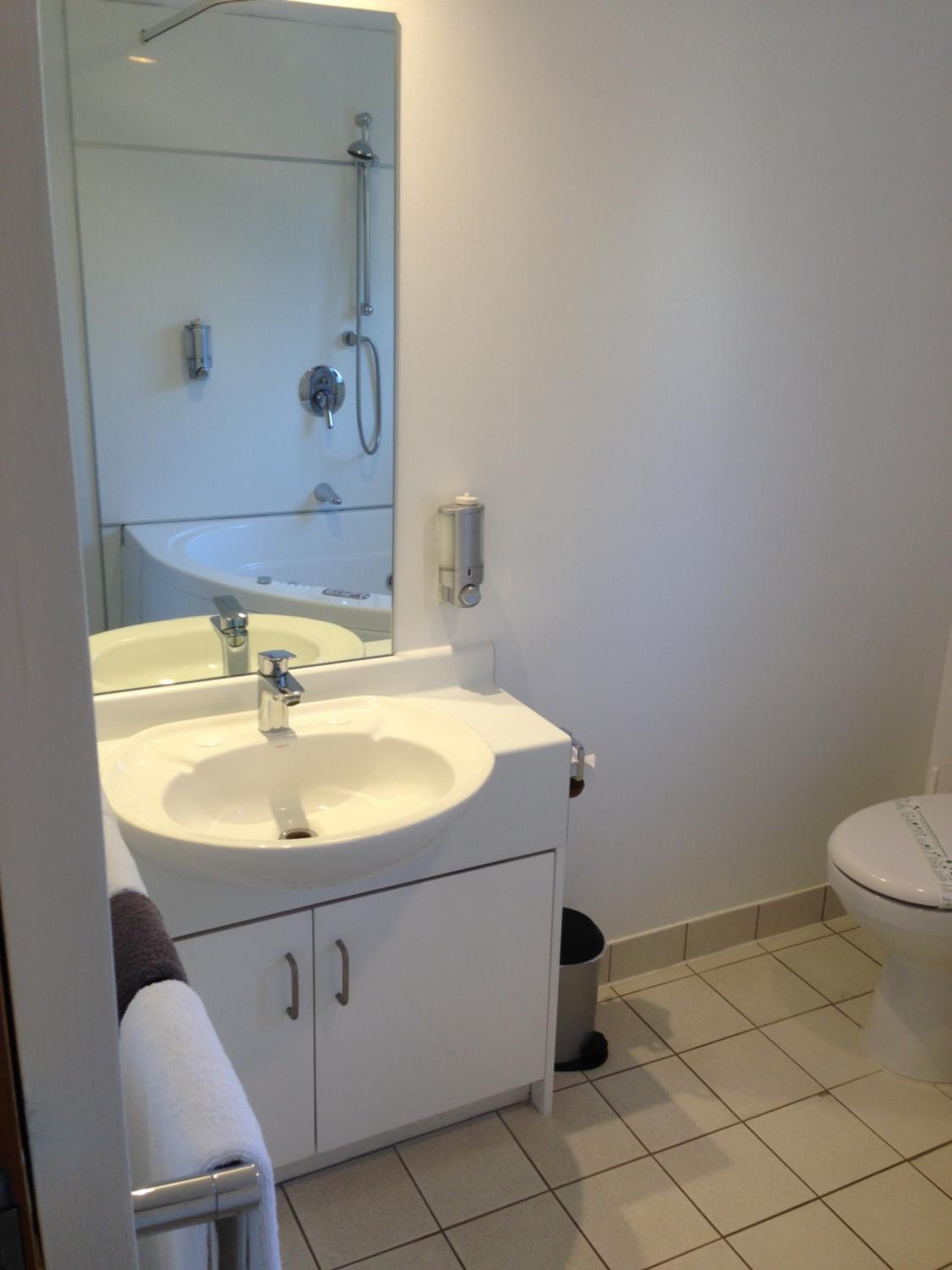 One Bedroom Spa - Photo 3