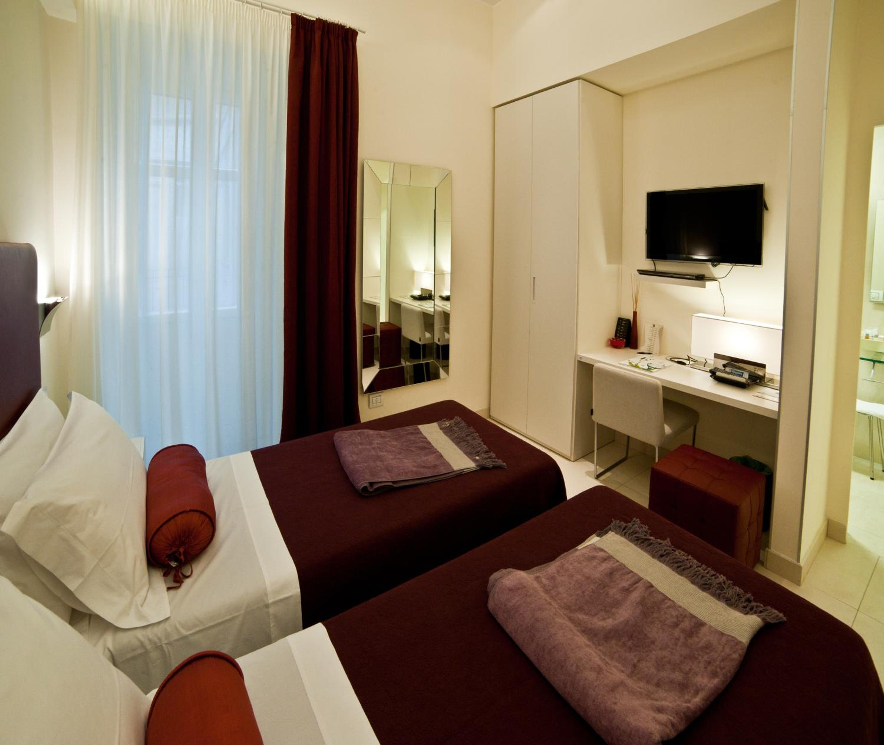 Deluxe Double or Twin Room - Photo 15