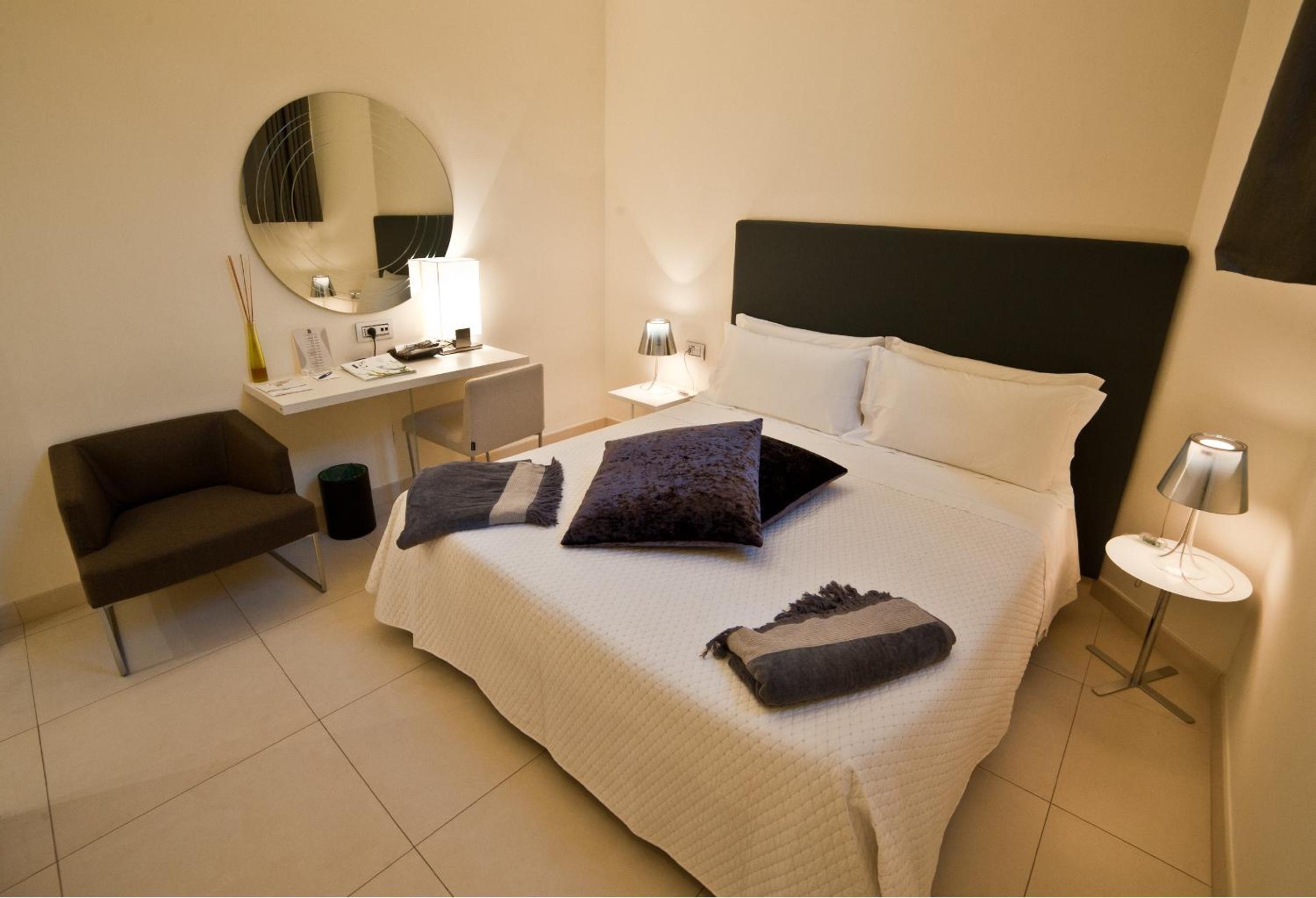 Deluxe Double or Twin Room - Photo 11