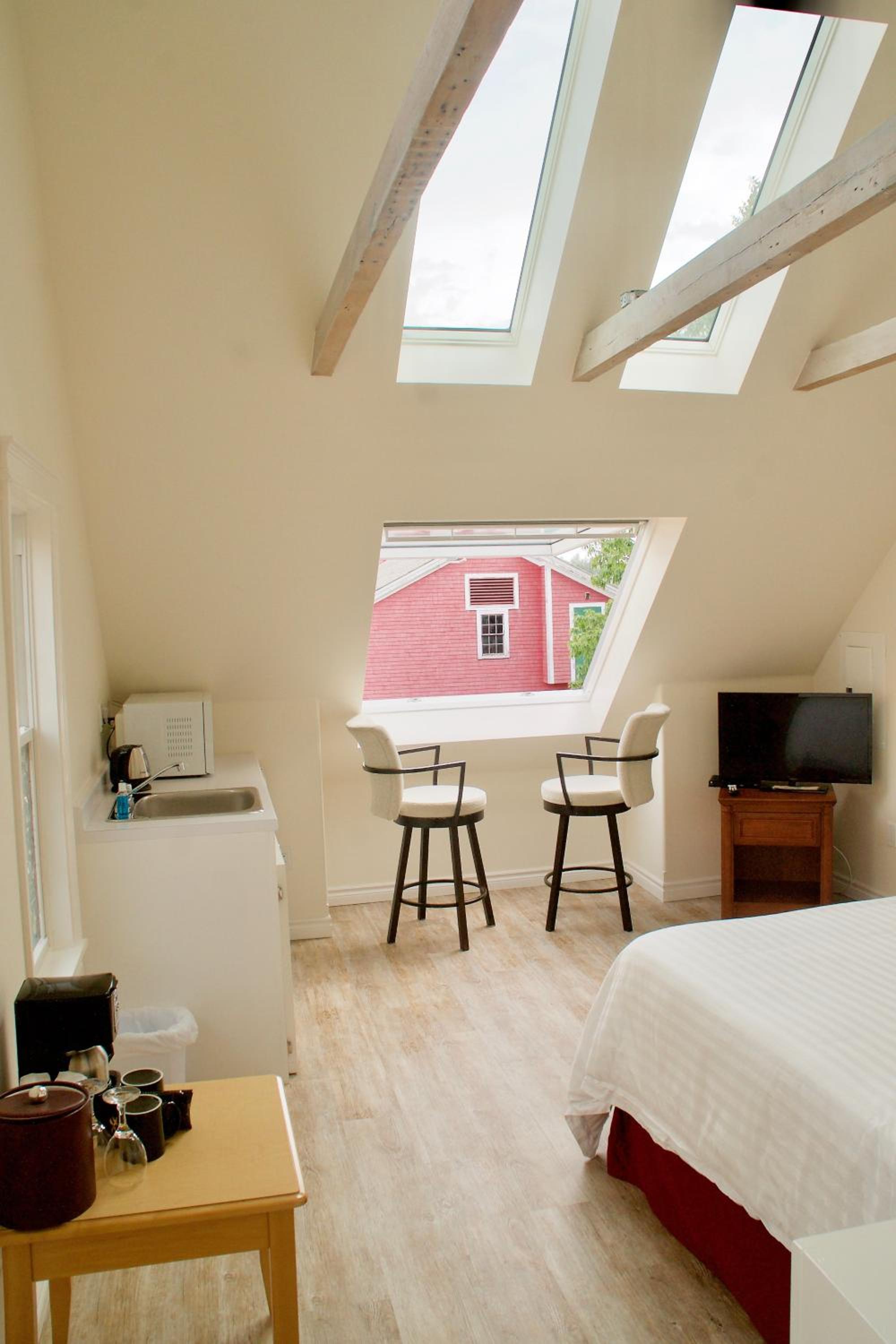 Oceanfront Studio with Panoramic Opening Skylight