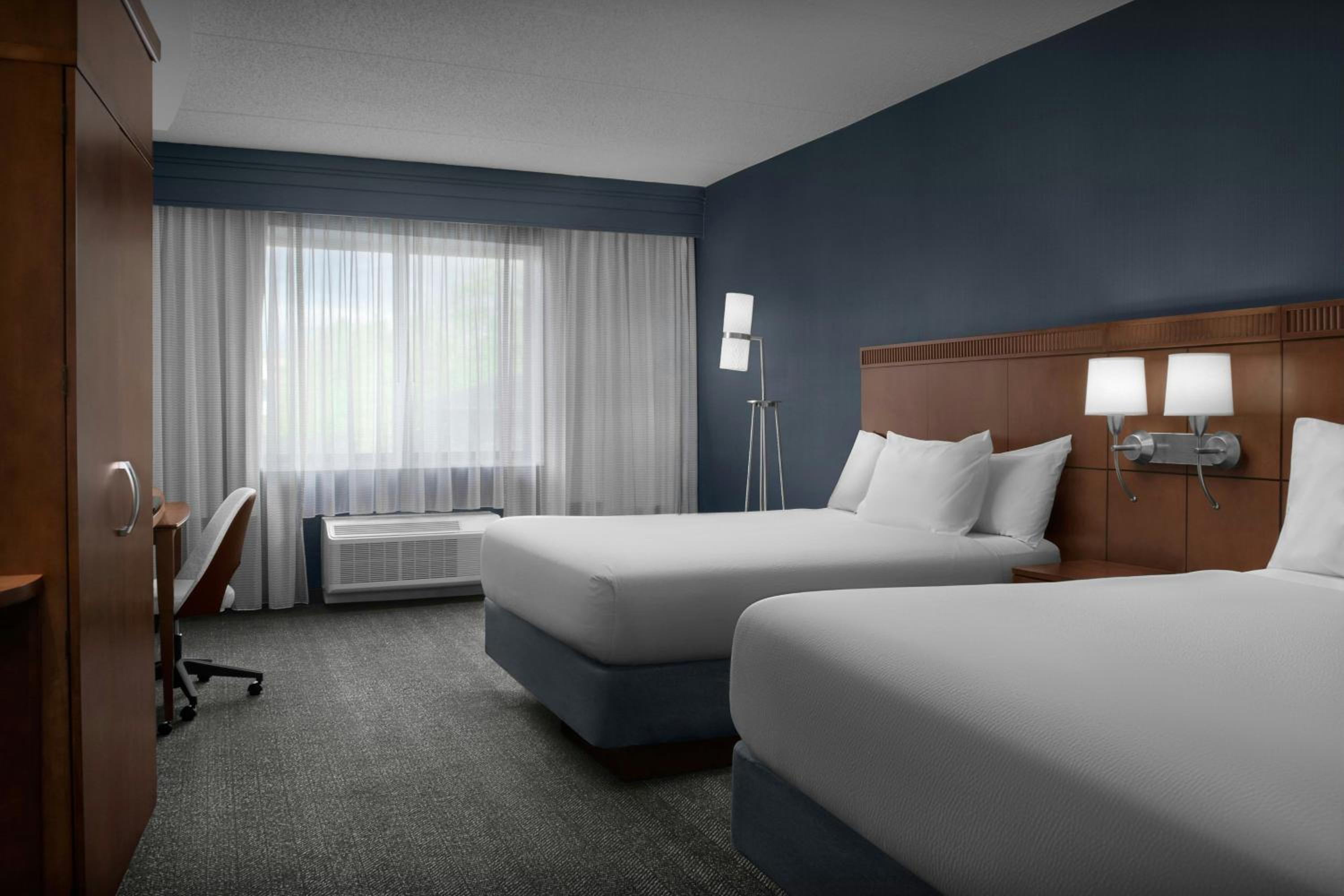 Queen Room with Two Queen Beds and Bathtub - Mobility Access/Hearing Accessible