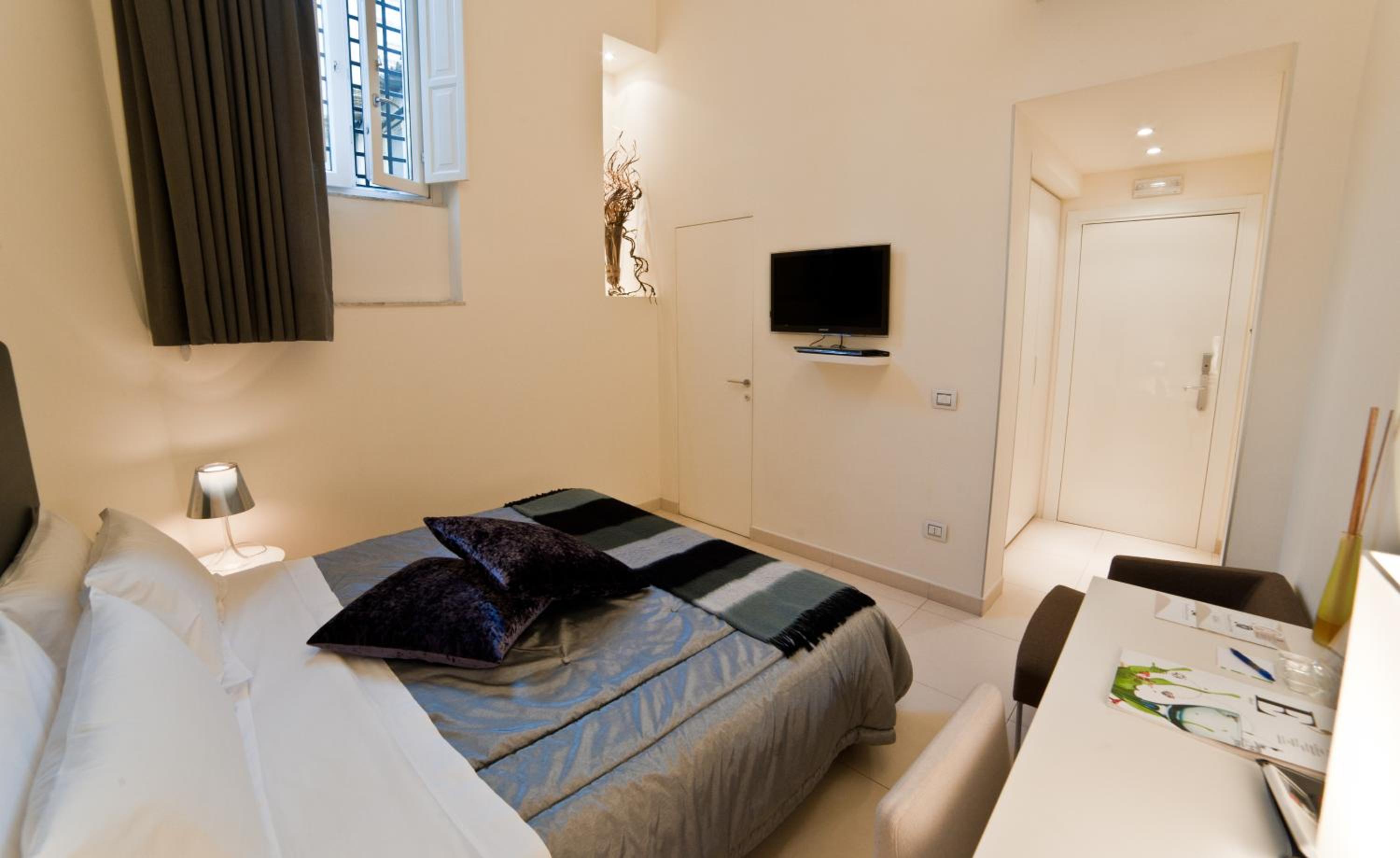 Deluxe Double or Twin Room - Photo 8