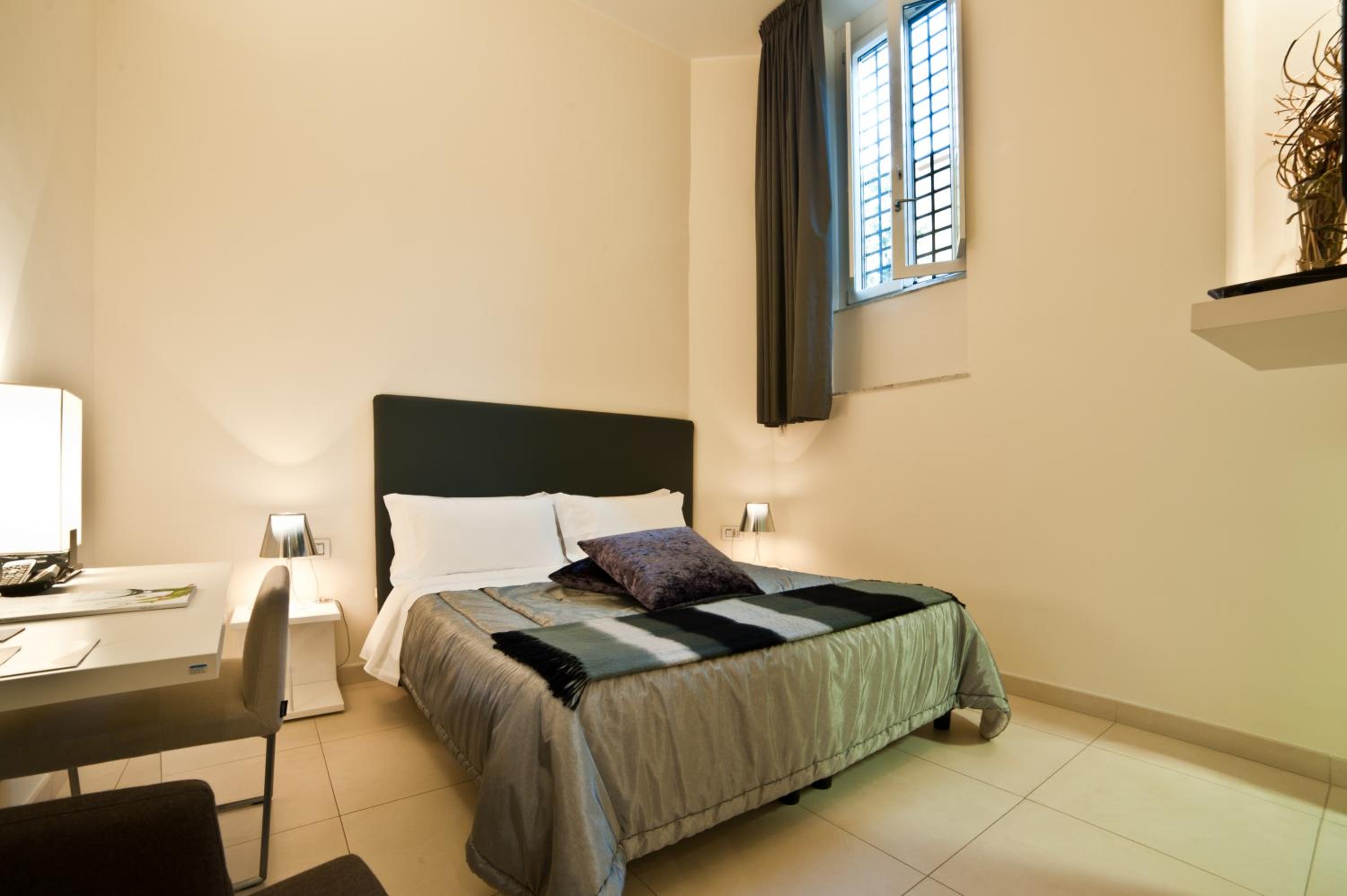 Deluxe Double or Twin Room - Photo 6