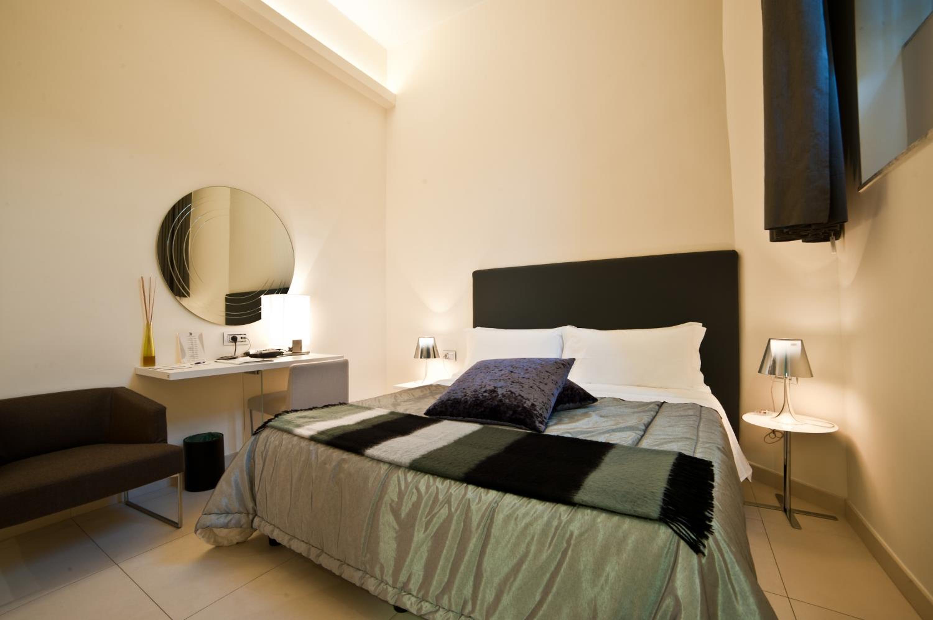 Deluxe Double or Twin Room - Photo 9