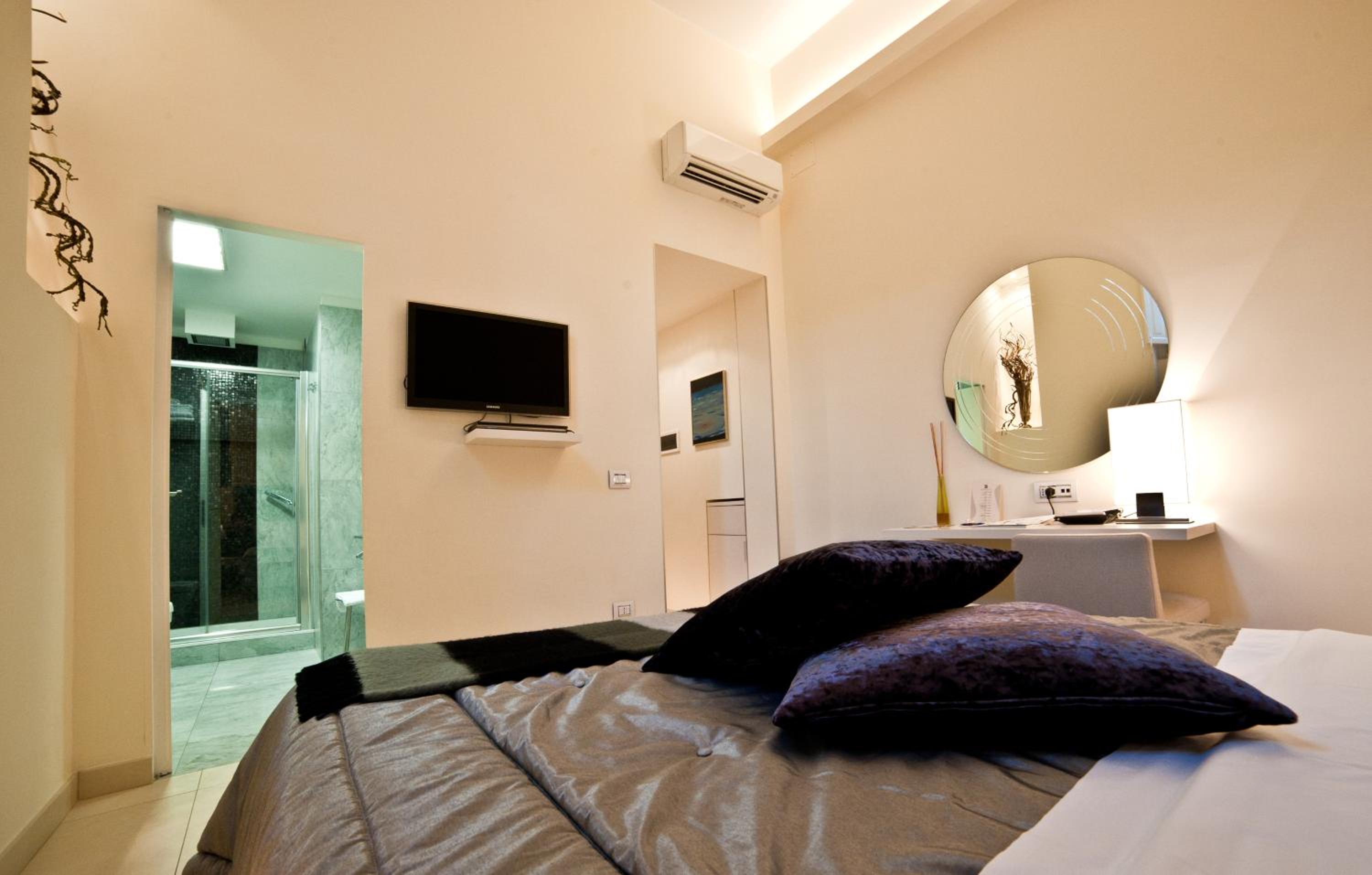 Deluxe Double or Twin Room - Photo 5