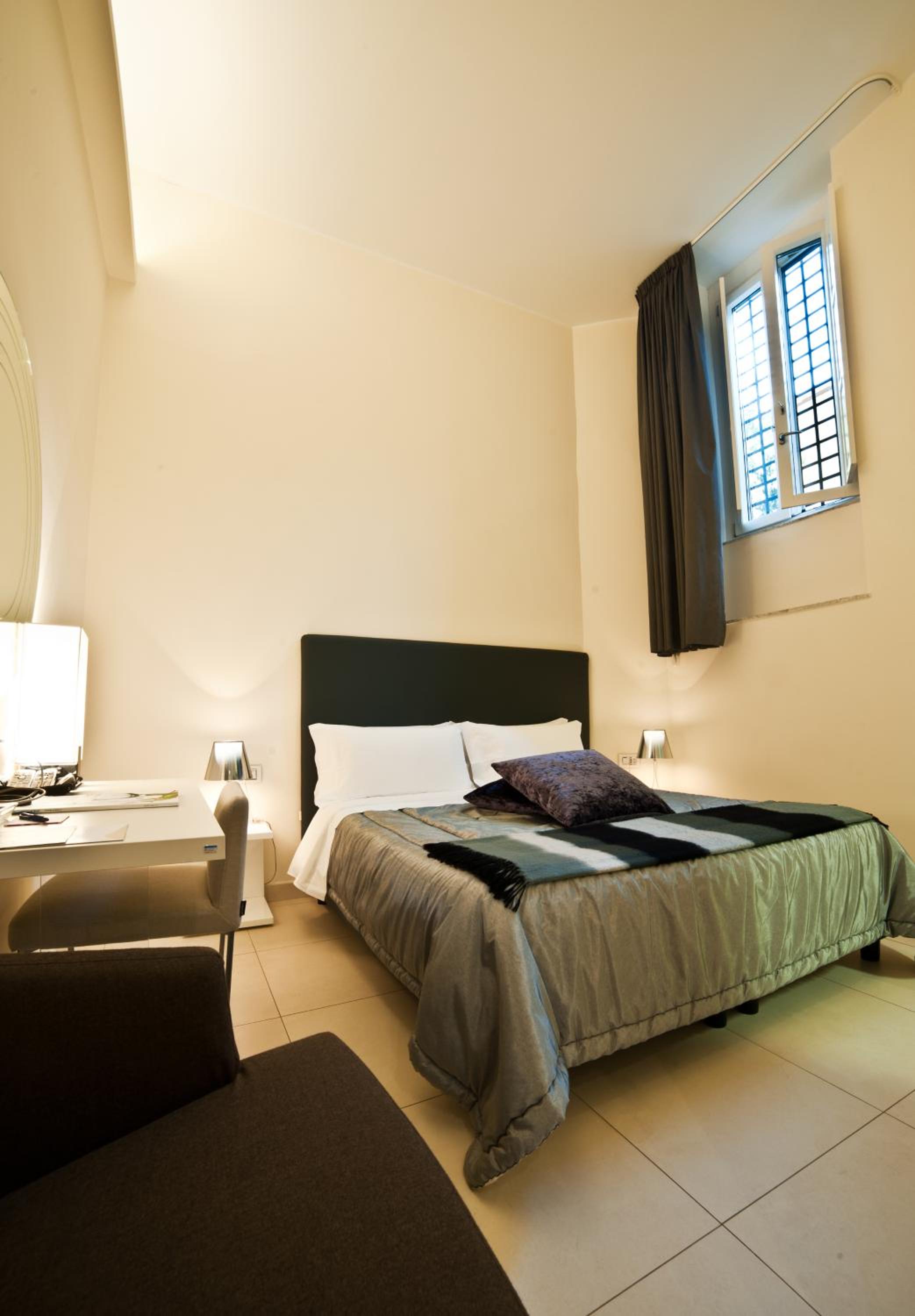 Deluxe Double or Twin Room - Photo 7