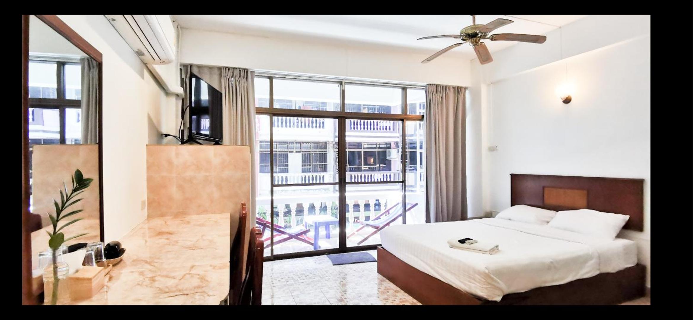 Double Room with Balcony - Photo 2