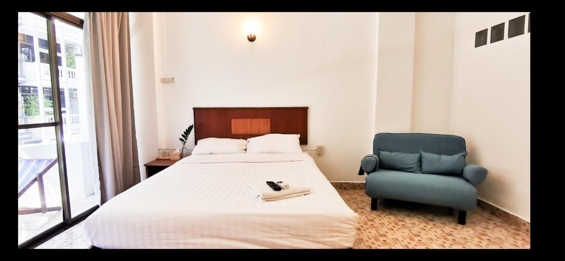 Double Room with Balcony - Photo 3