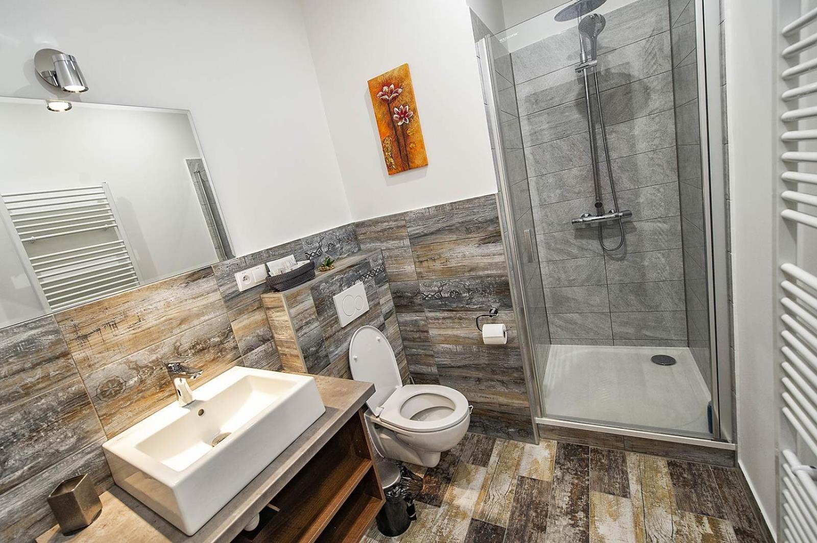 Double Room with Private Bathroom - Photo 5