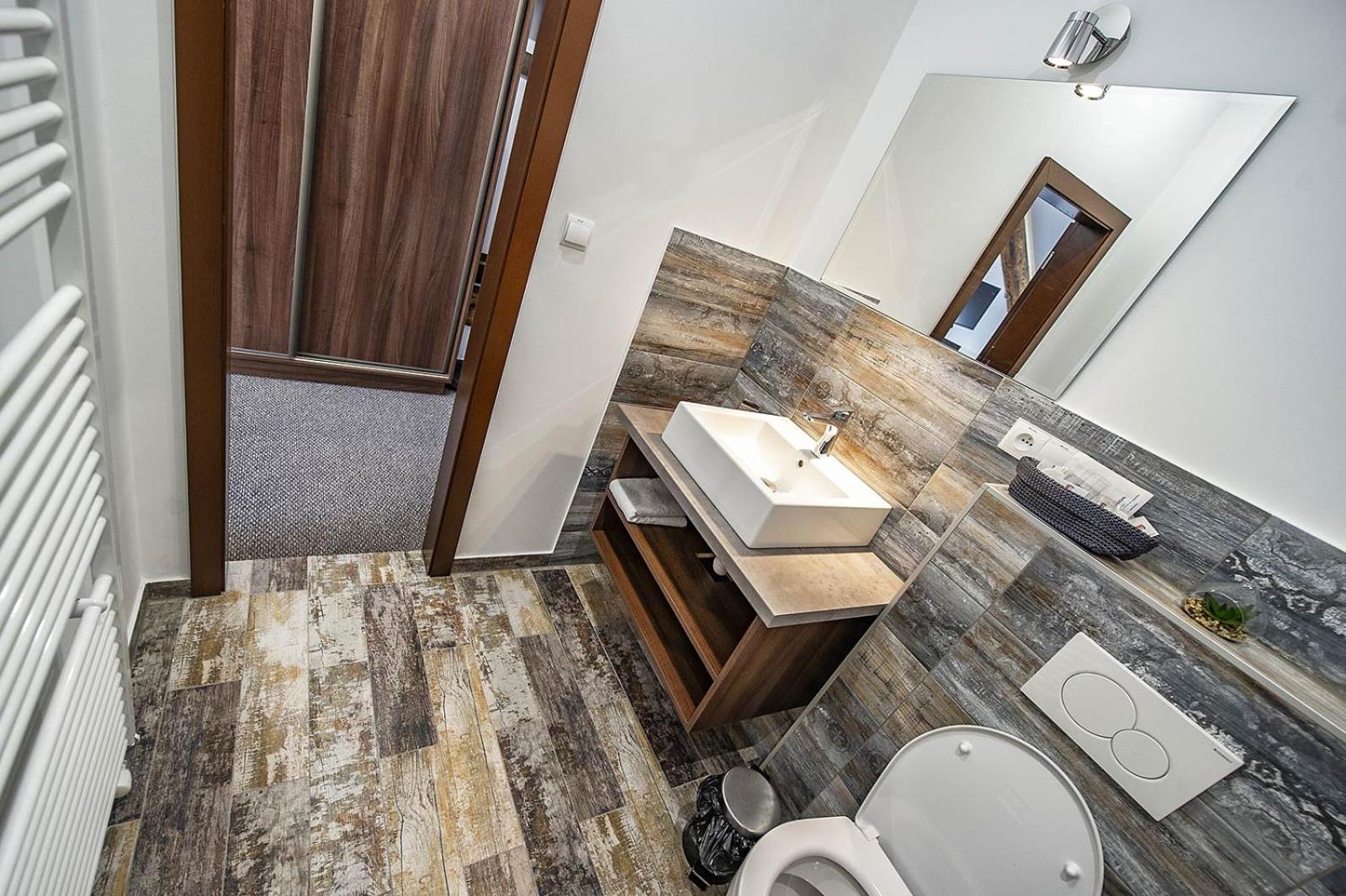 Double Room with Private Bathroom - Photo 3