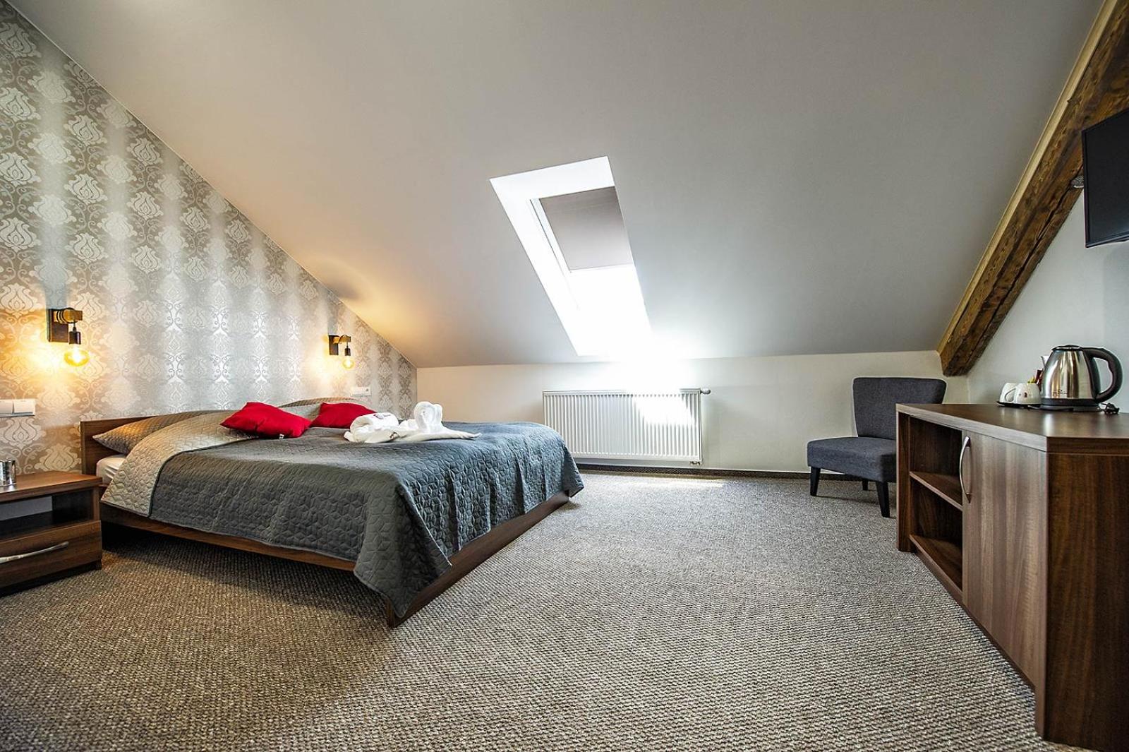 Double Room with Private Bathroom - Photo 8
