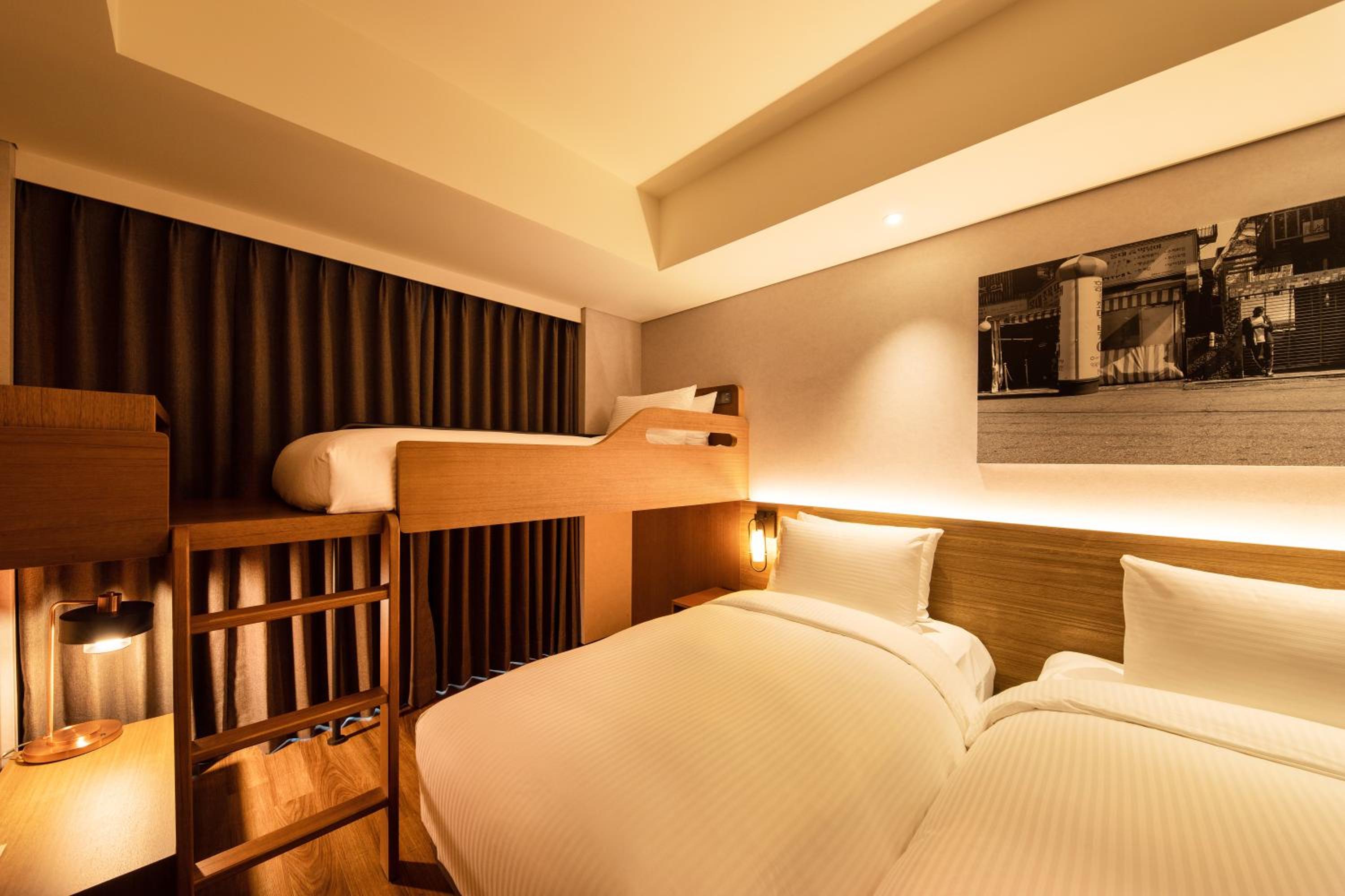 Superior Triple Room with Three Single Beds - Photo 5
