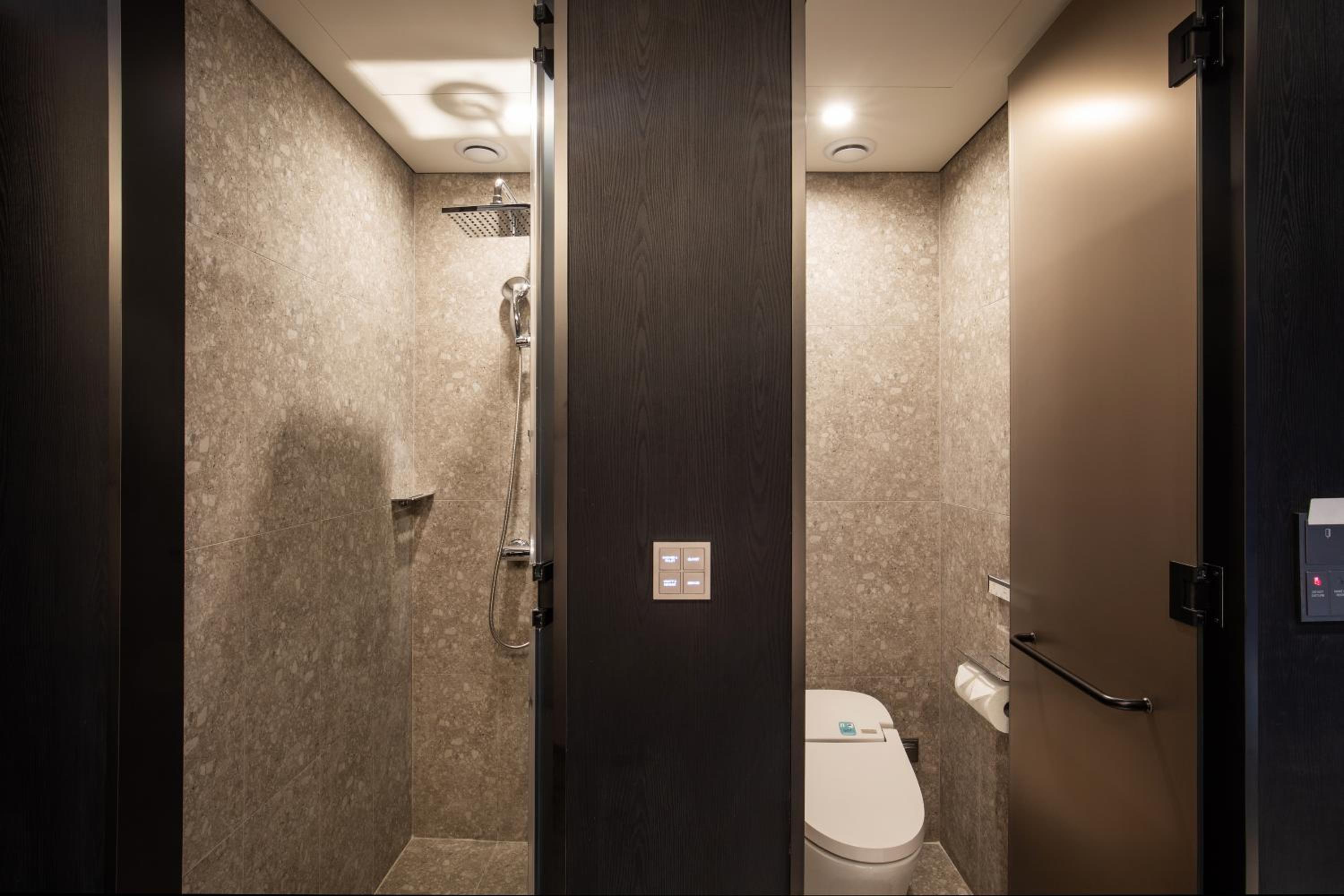 Superior Triple Room with Three Single Beds - Photo 4
